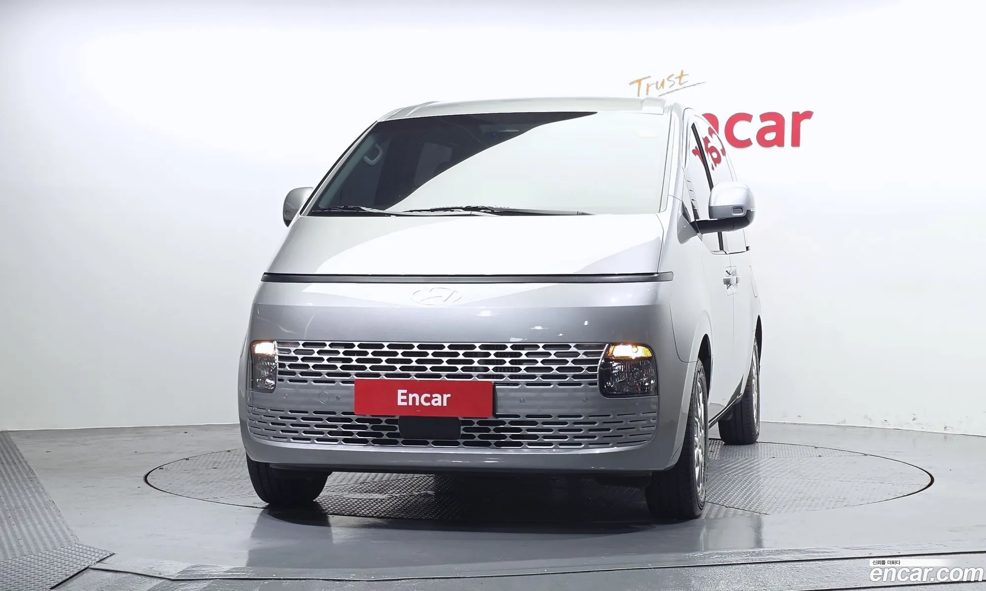 Hyundai Staria 2025 — 3