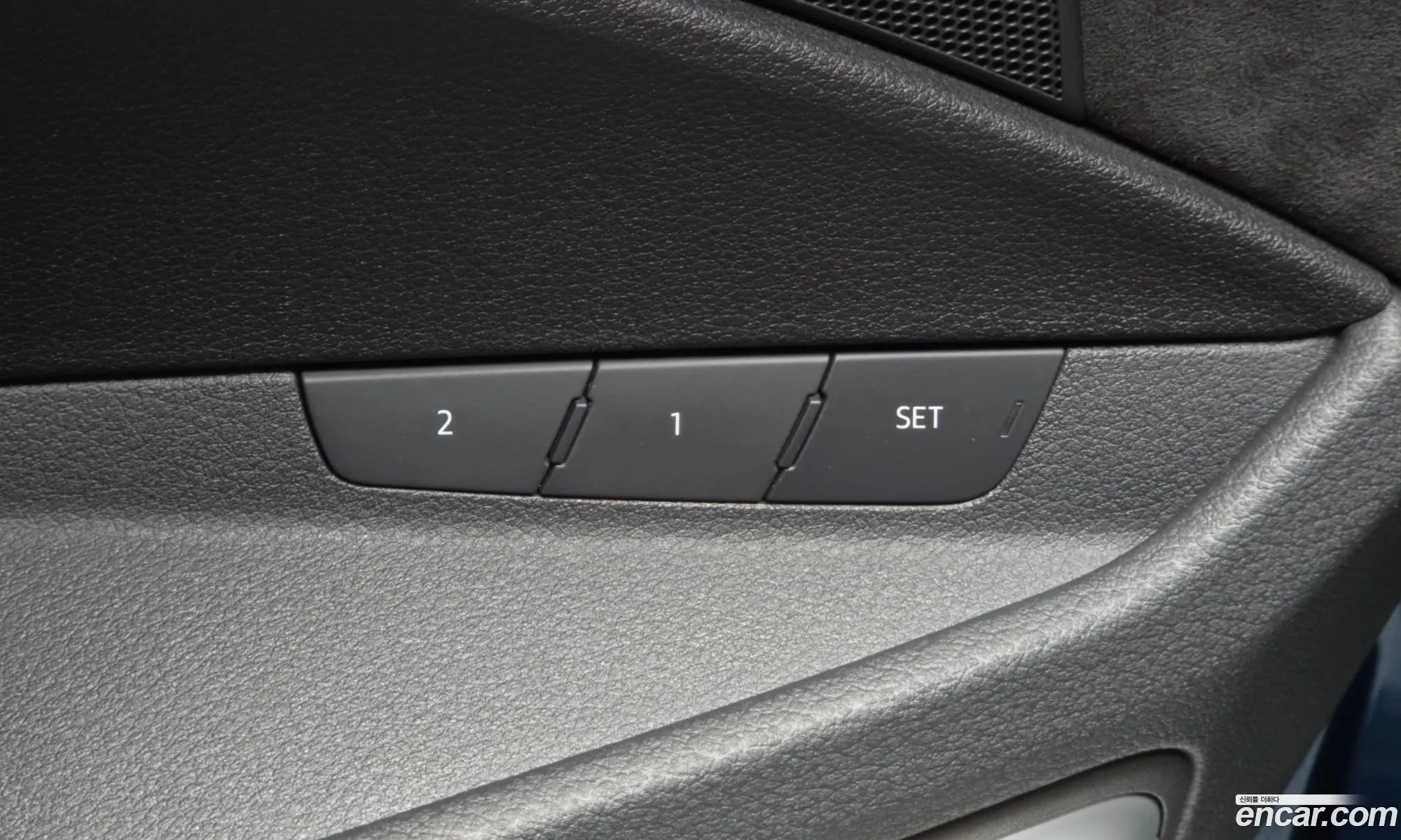 Audi e-tron 2020 WAUZZZGE4LB038937 — 3
