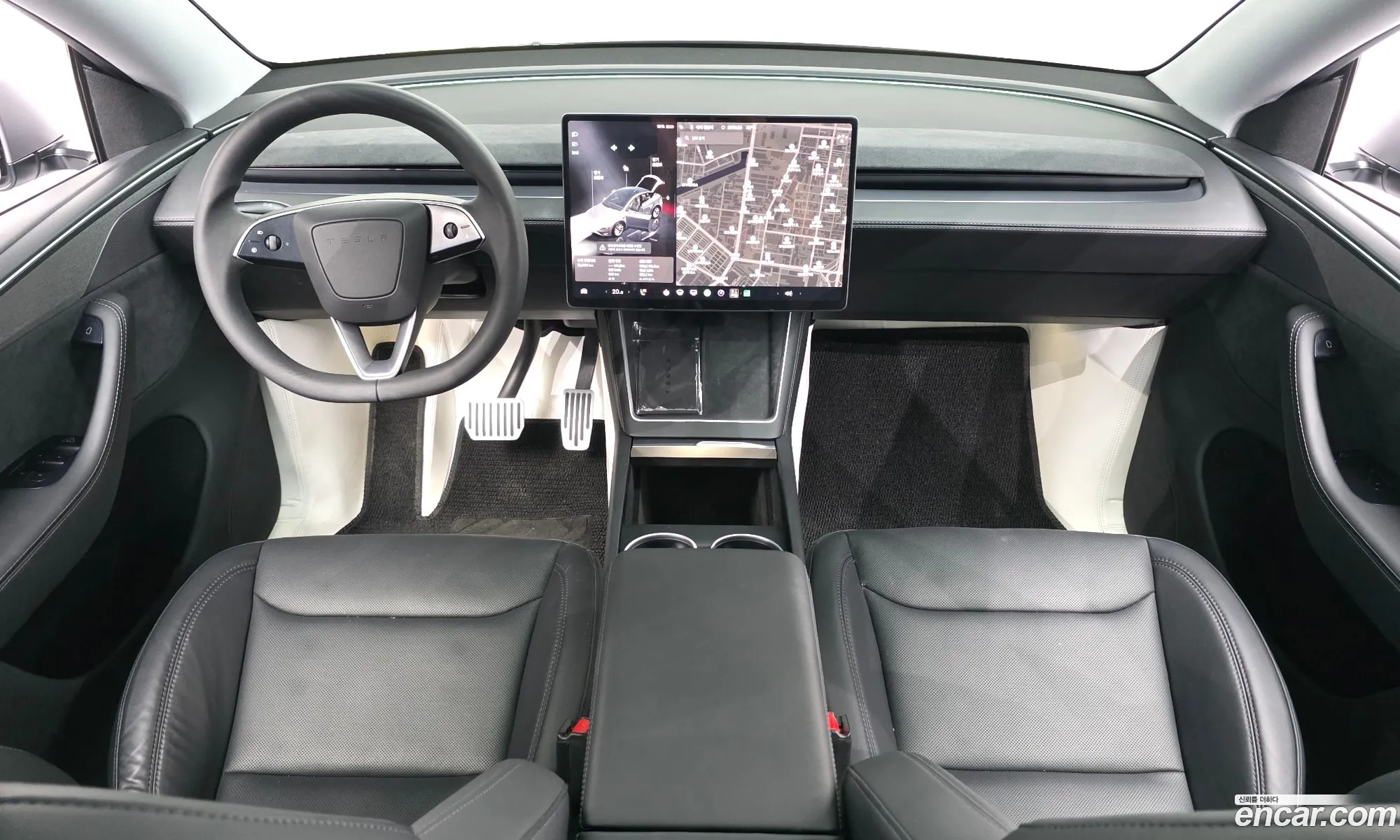 Tesla Model Y 2025 LRWYGCEKXSC006476 — 12