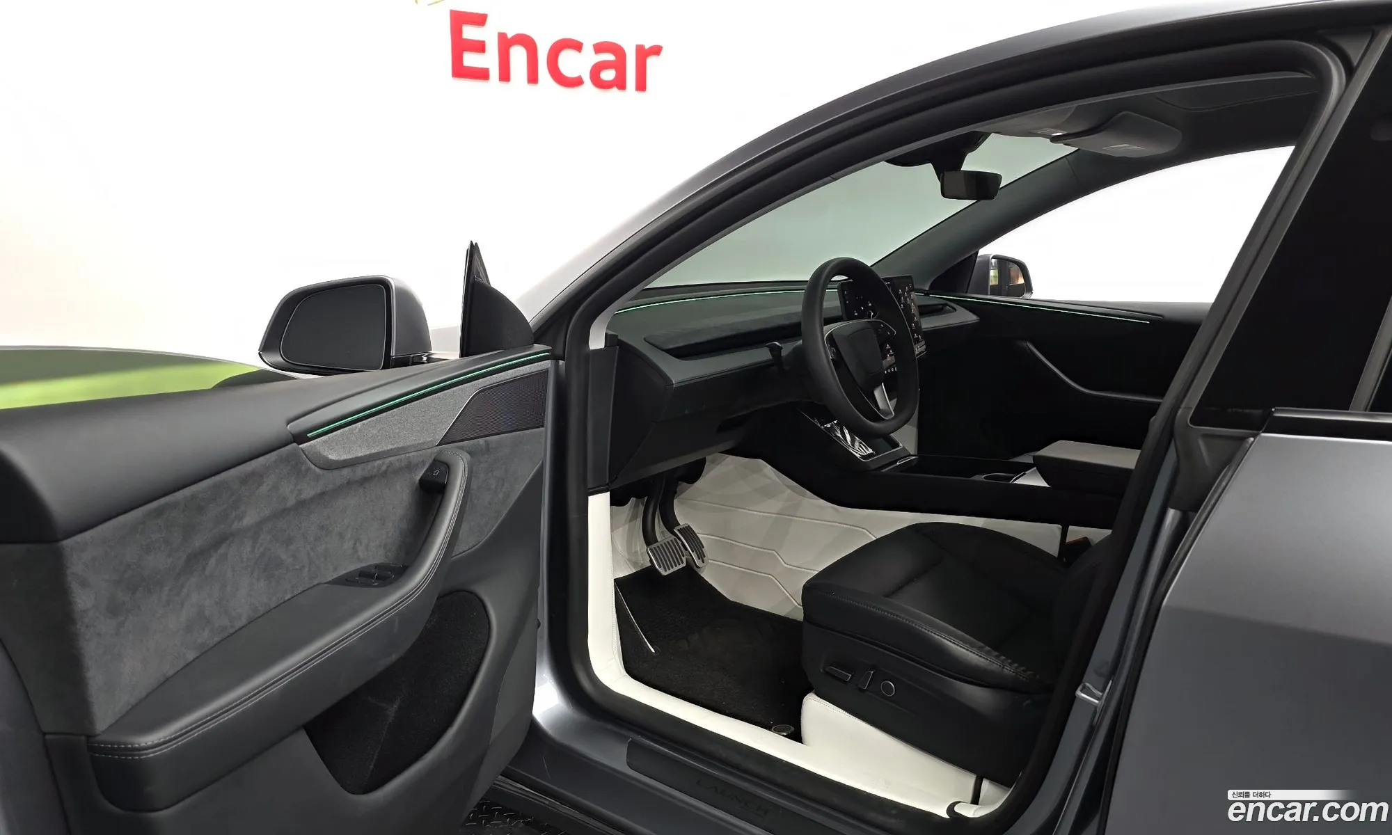 Tesla Model Y 2025 LRWYGCEKXSC006476 — 9
