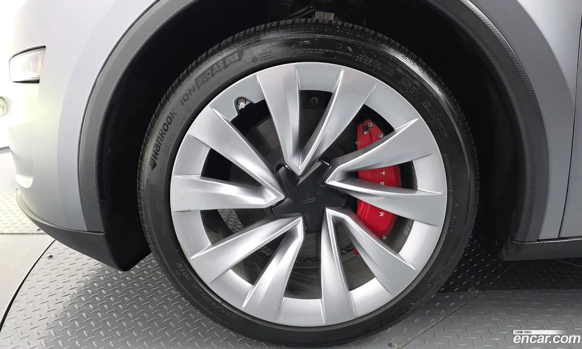 Tesla Model Y 2025 LRWYGCEKXSC006476 — 8