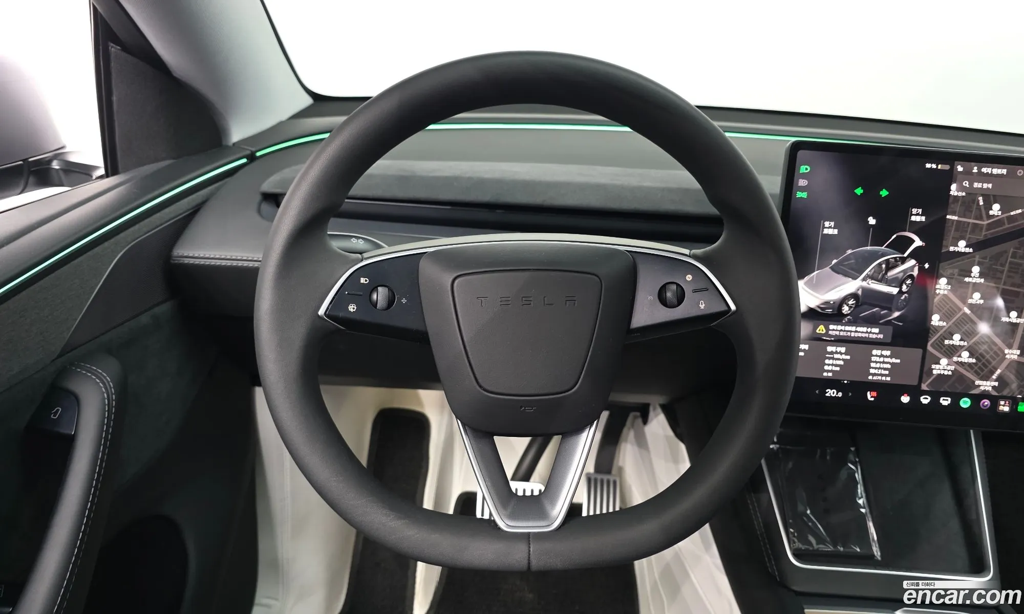 Tesla Model Y 2025 LRWYGCEKXSC006476 — 24