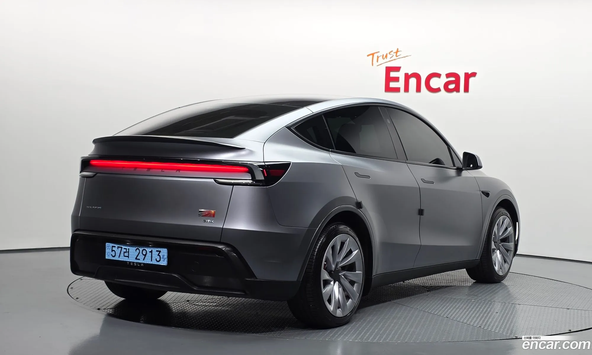 Tesla Model Y 2025 LRWYGCEKXSC006476 — 32