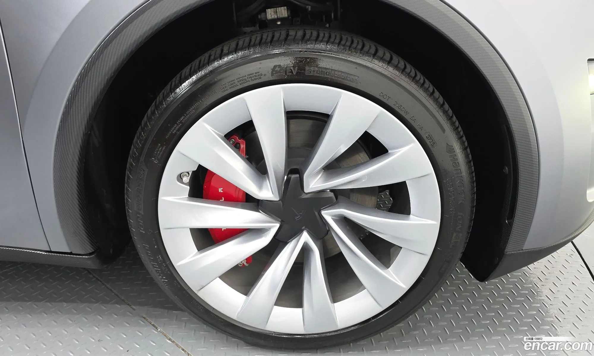 Tesla Model Y 2025 LRWYGCEKXSC006476 — 5