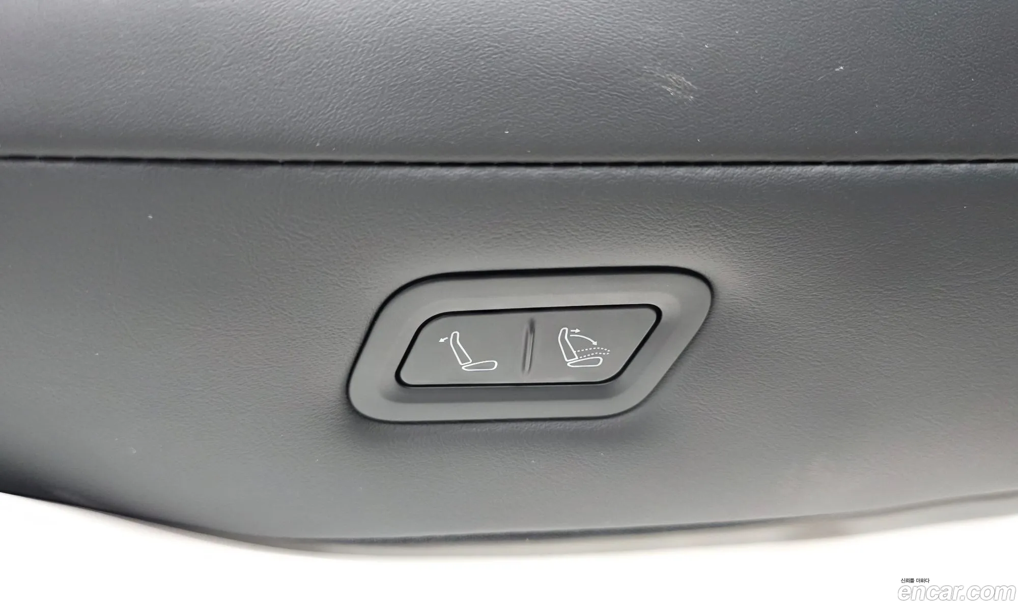 Tesla Model Y 2025 LRWYGCEKXSC006476 — 30