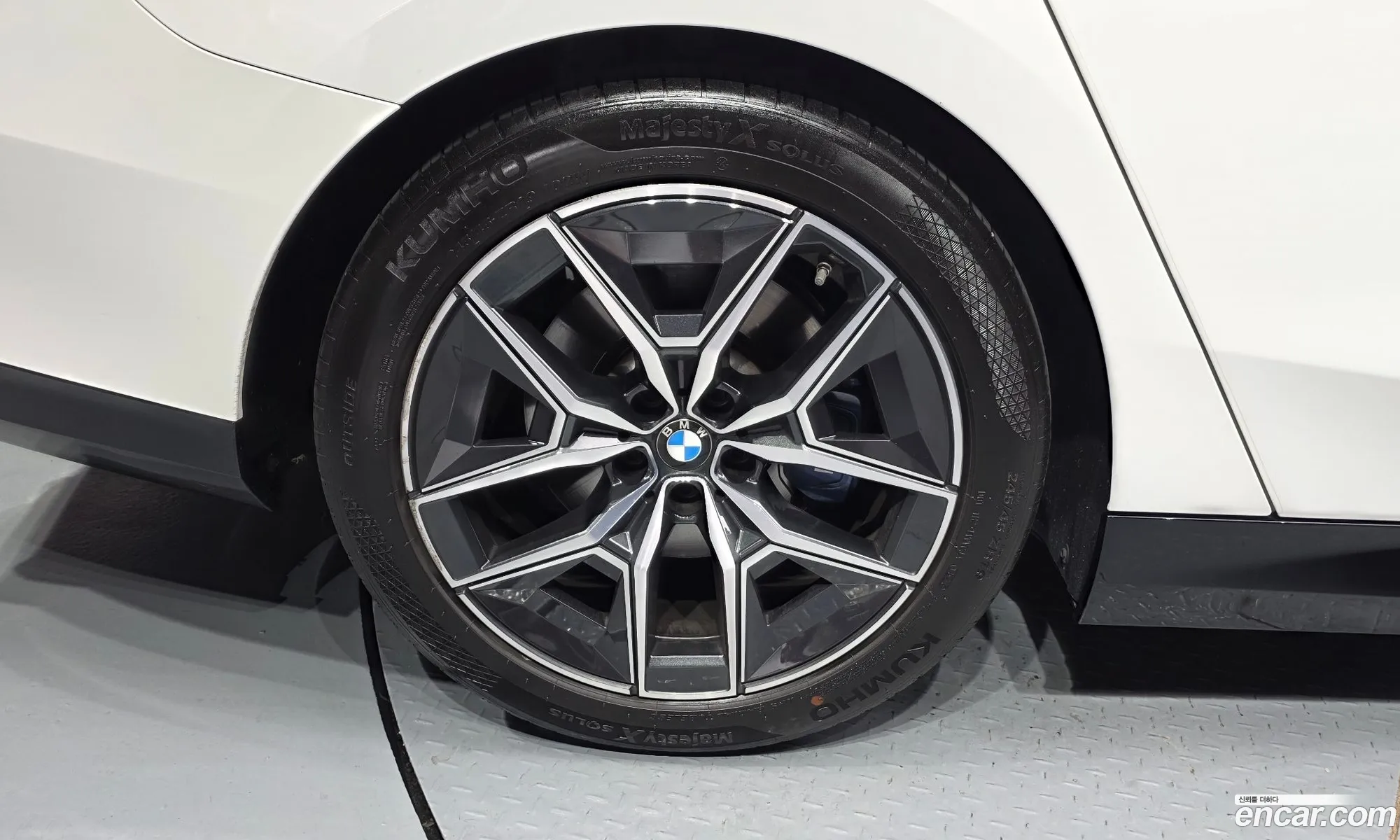 BMW 5 Series 2024 — 5