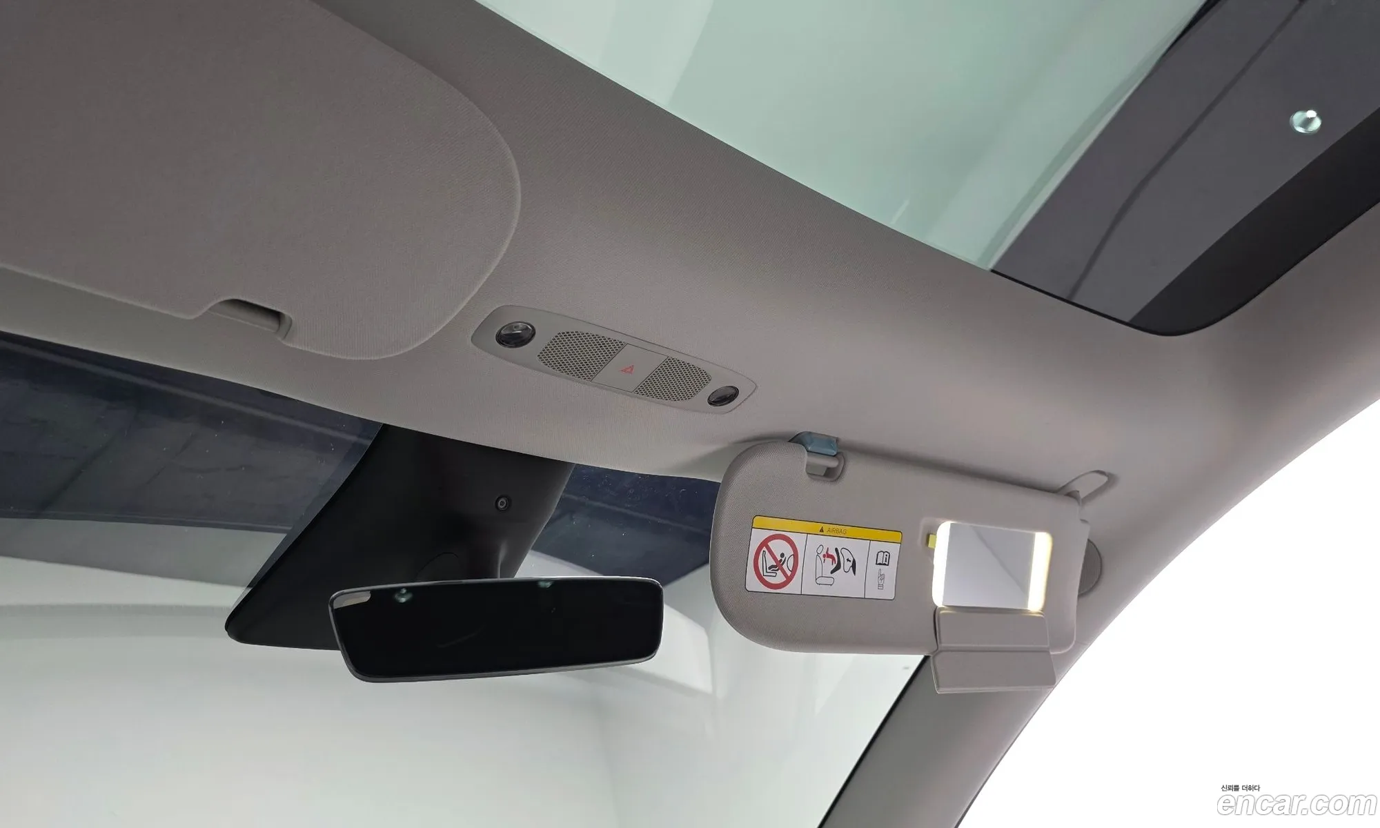 Tesla Model Y 2023 LRWYGCFS8PC103701 — 17