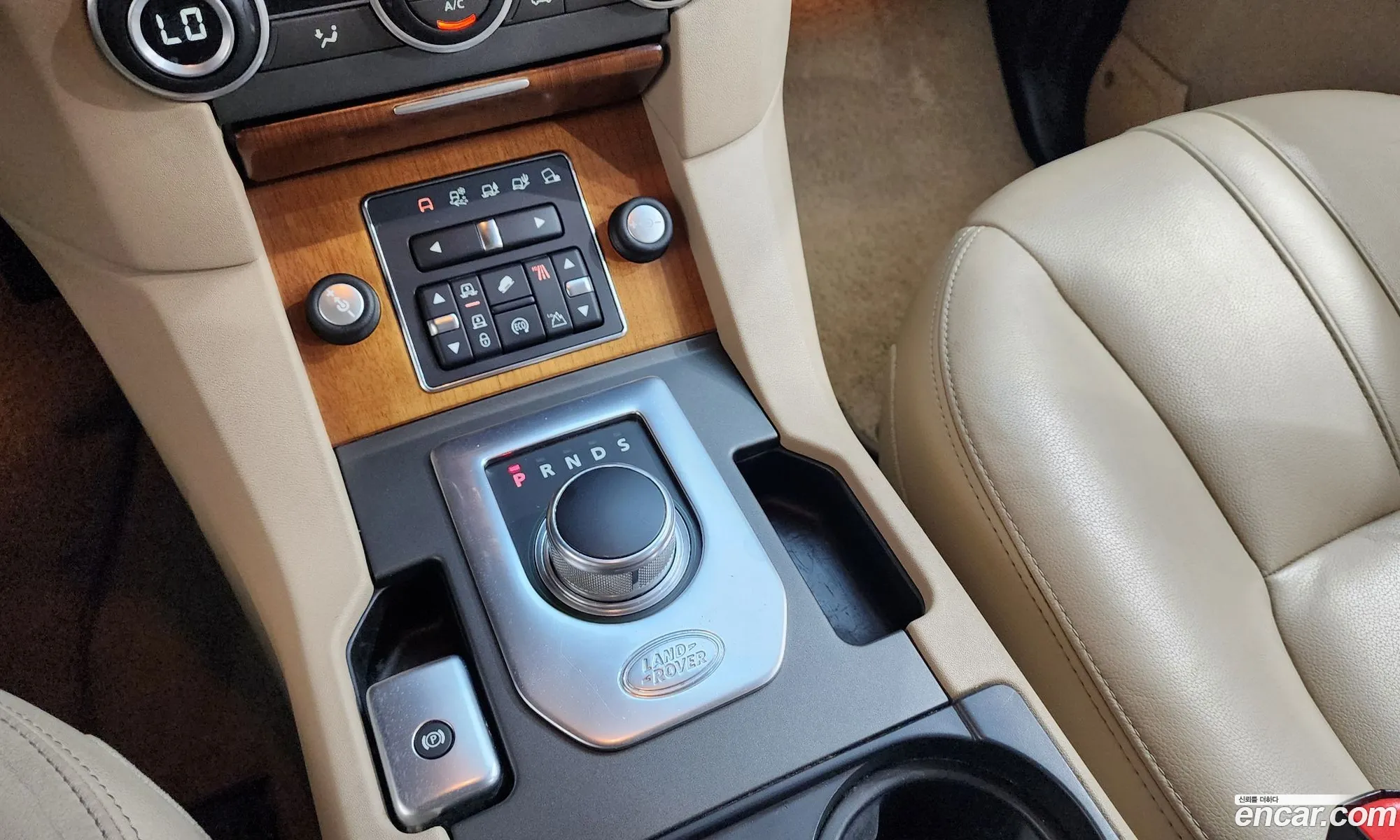 Land Rover Discovery 4 2016 SALLAAAG6GA816507 — 17