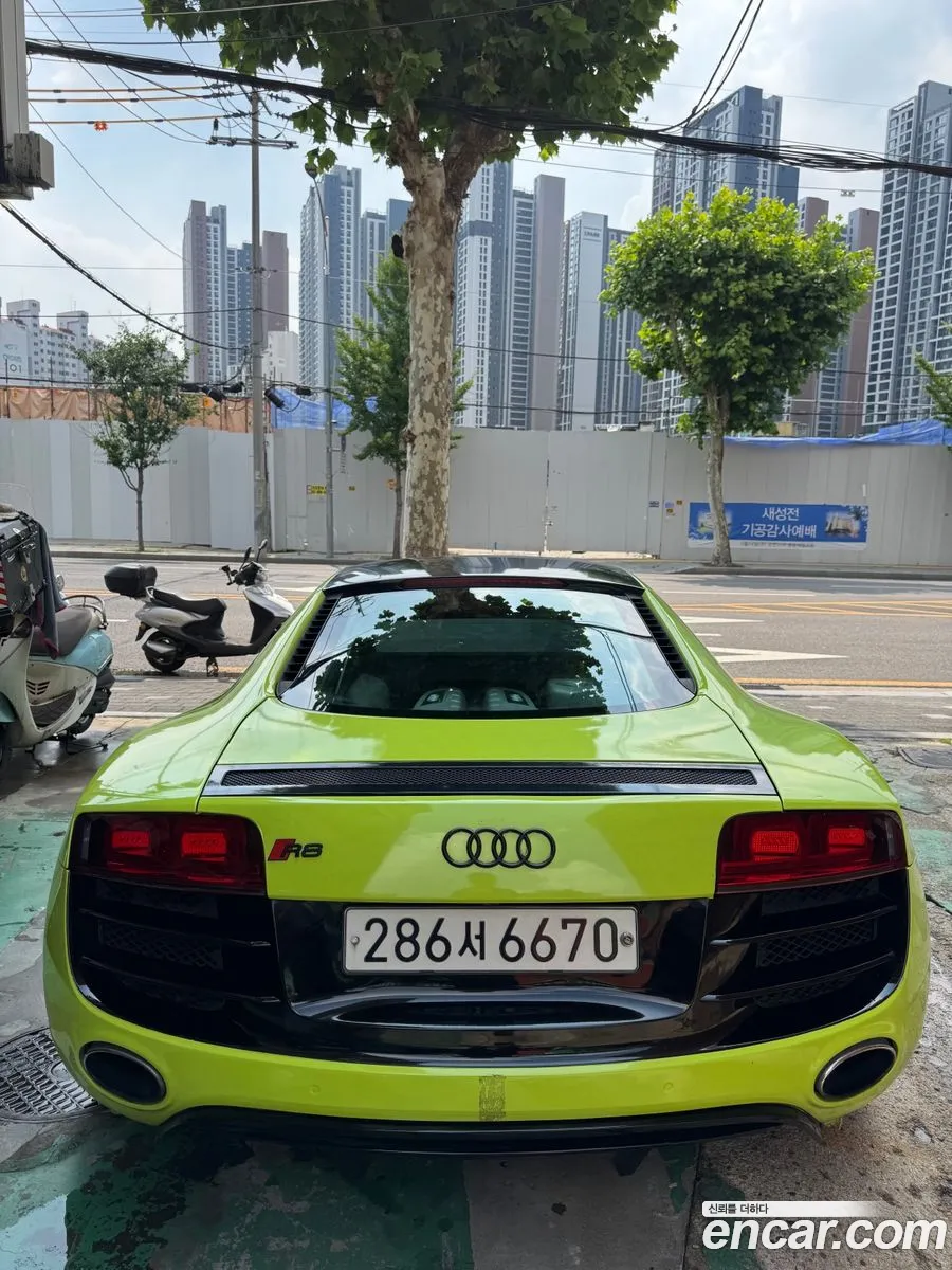 Audi R8