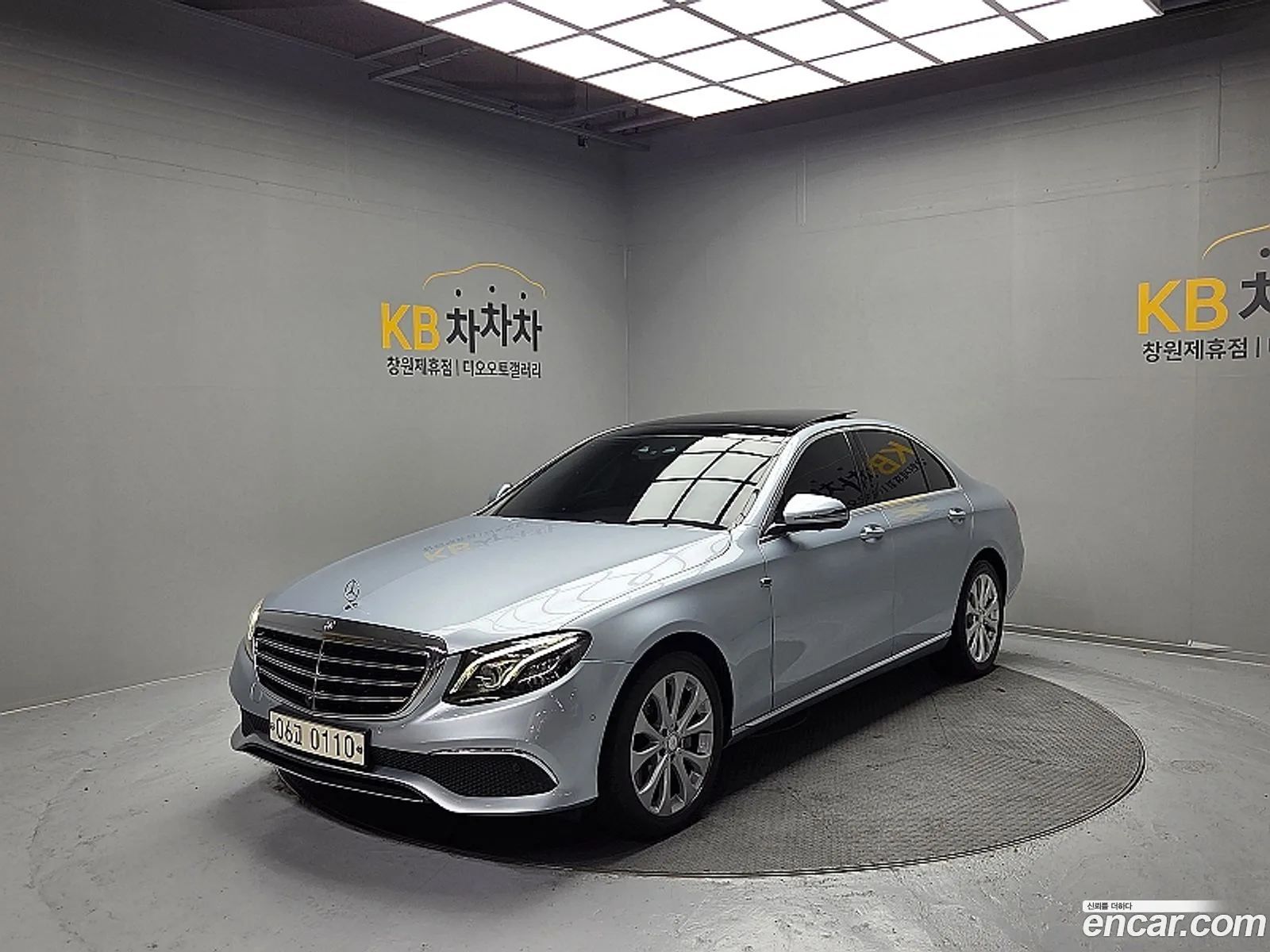 Mercedes-Benz E-Class W213 2016 — 19