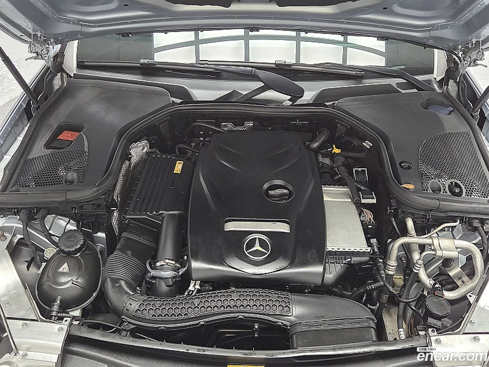 Mercedes-Benz E-Class W213 2016 — 12