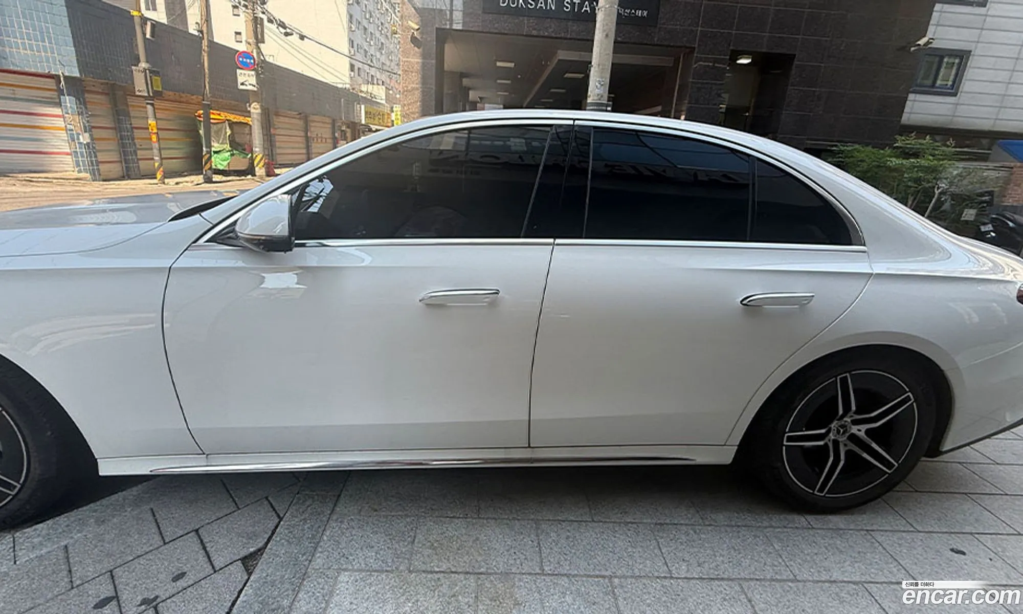 Mercedes-Benz E-Class W214 2025 — 16