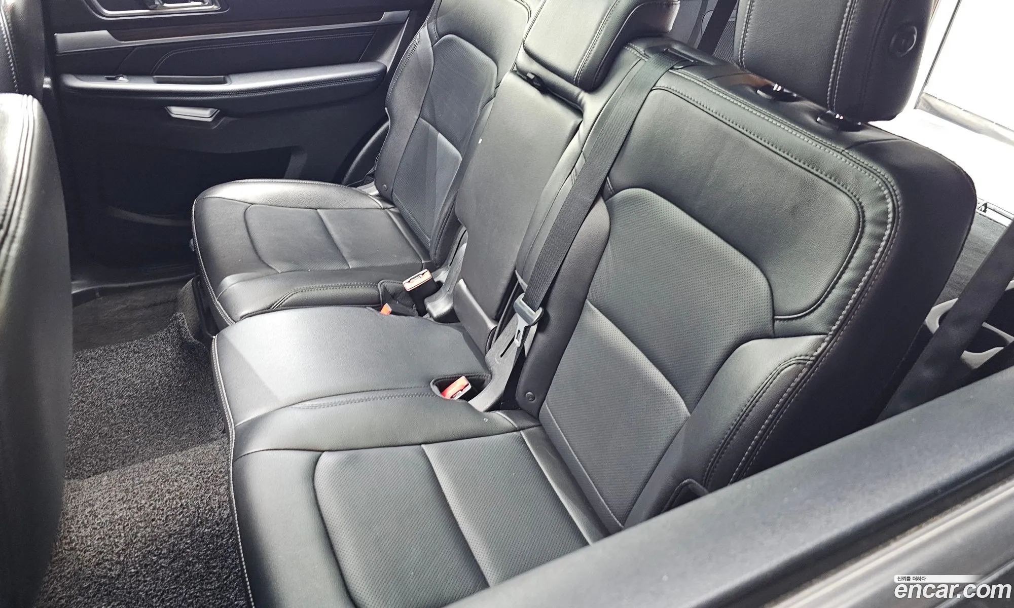 Ford Explorer 2018 1FM5K8FH3JGA44834 — 33