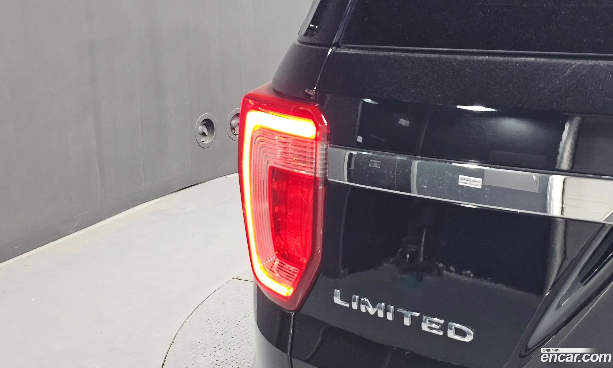 Ford Explorer 2018 1FM5K8FH3JGA44834 — 23