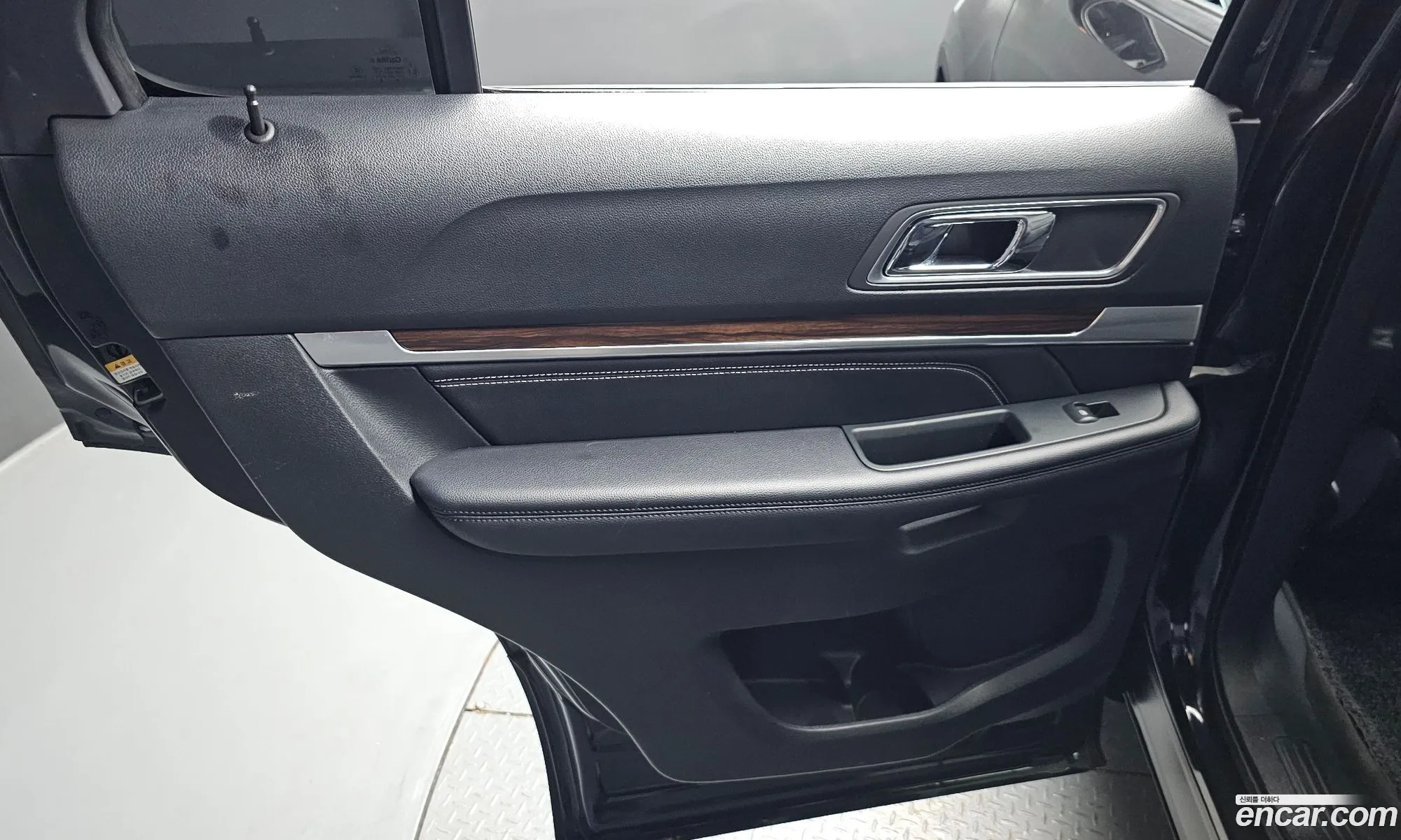 Ford Explorer 2018 1FM5K8FH3JGA44834 — 28