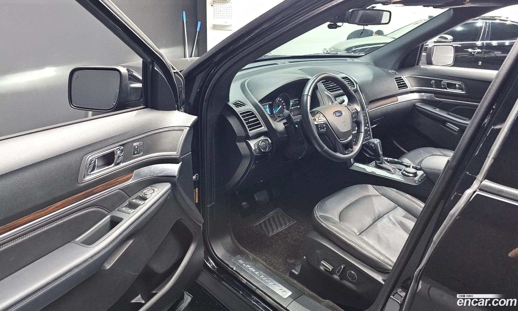 Ford Explorer 2018 1FM5K8FH3JGA44834 — 2