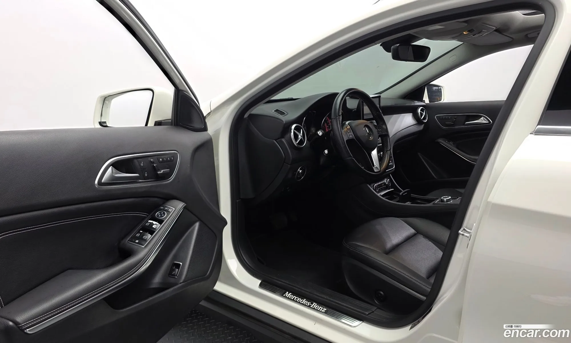 Mercedes-Benz GLA-Class X156 2015 — 20