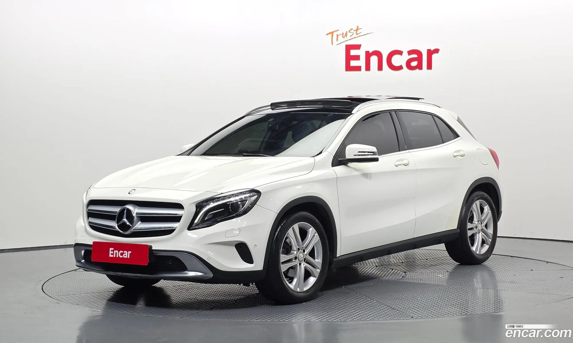 Mercedes-Benz GLA-Class X156 2015 — 13