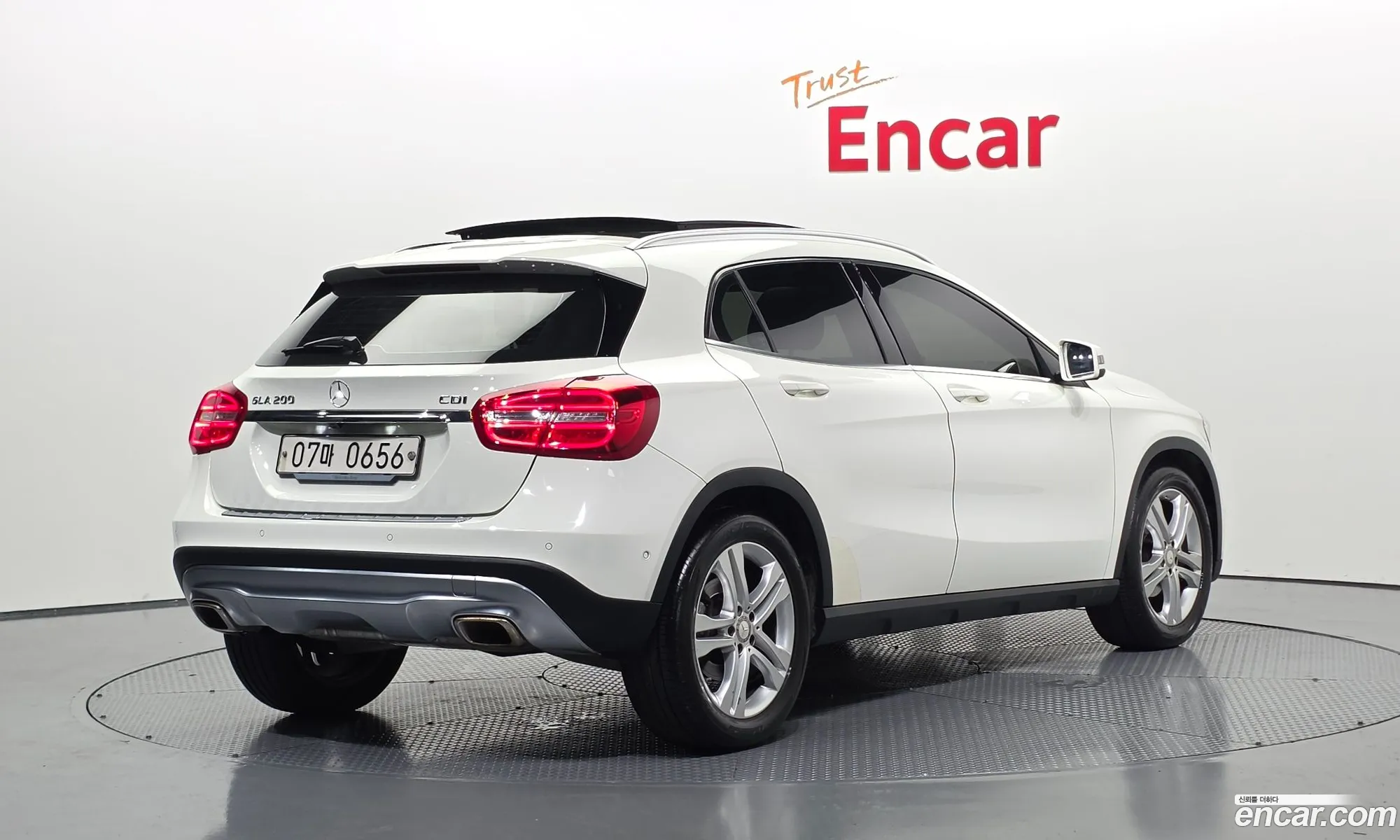 Mercedes-Benz GLA-Class X156 2015 — 14