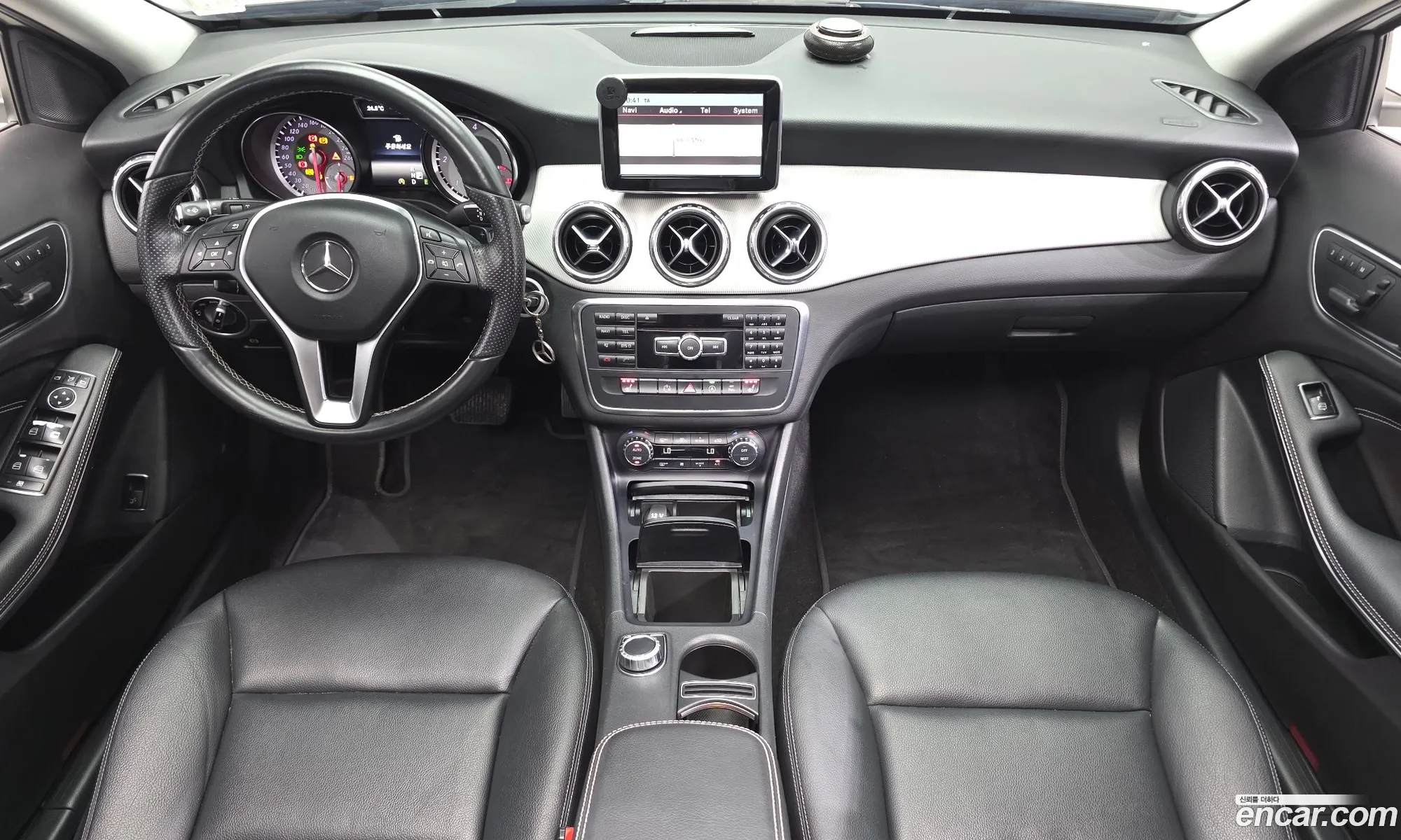 Mercedes-Benz GLA-Class X156 2015 — 9
