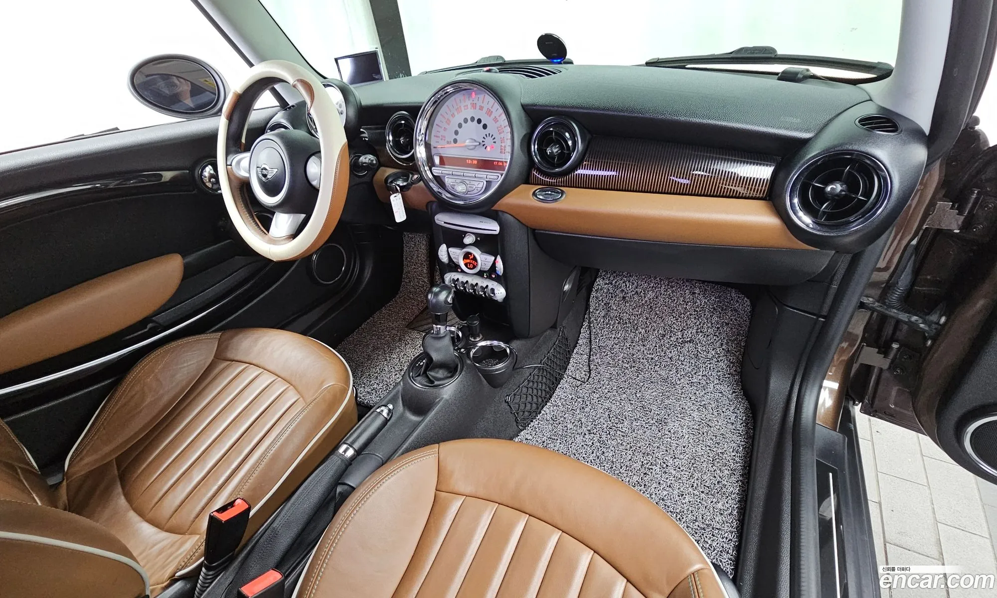Mini Cooper 2010 WMWMF3103ATZ90431 — 4