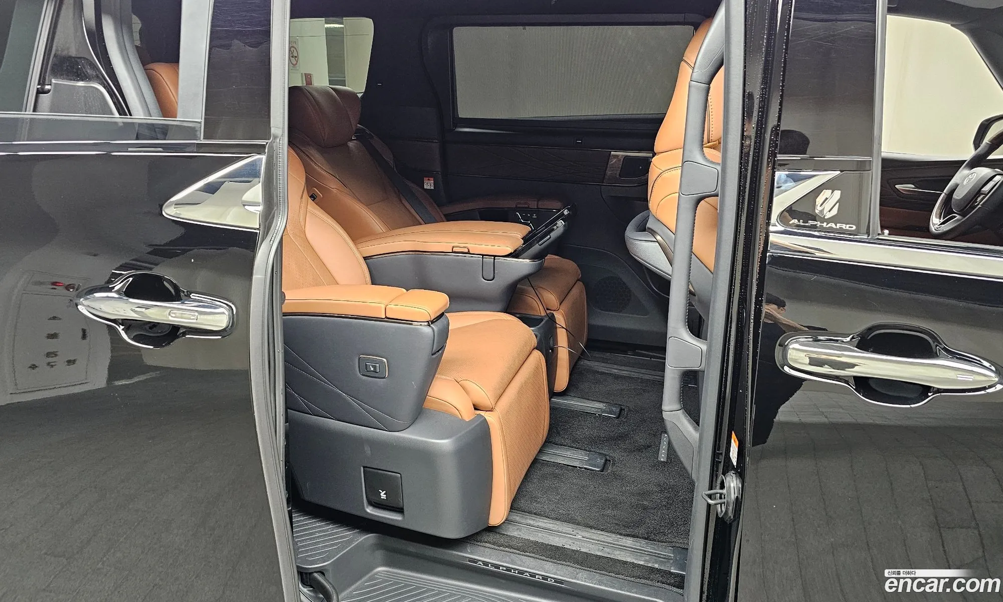 Toyota Alphard 2025 — 18