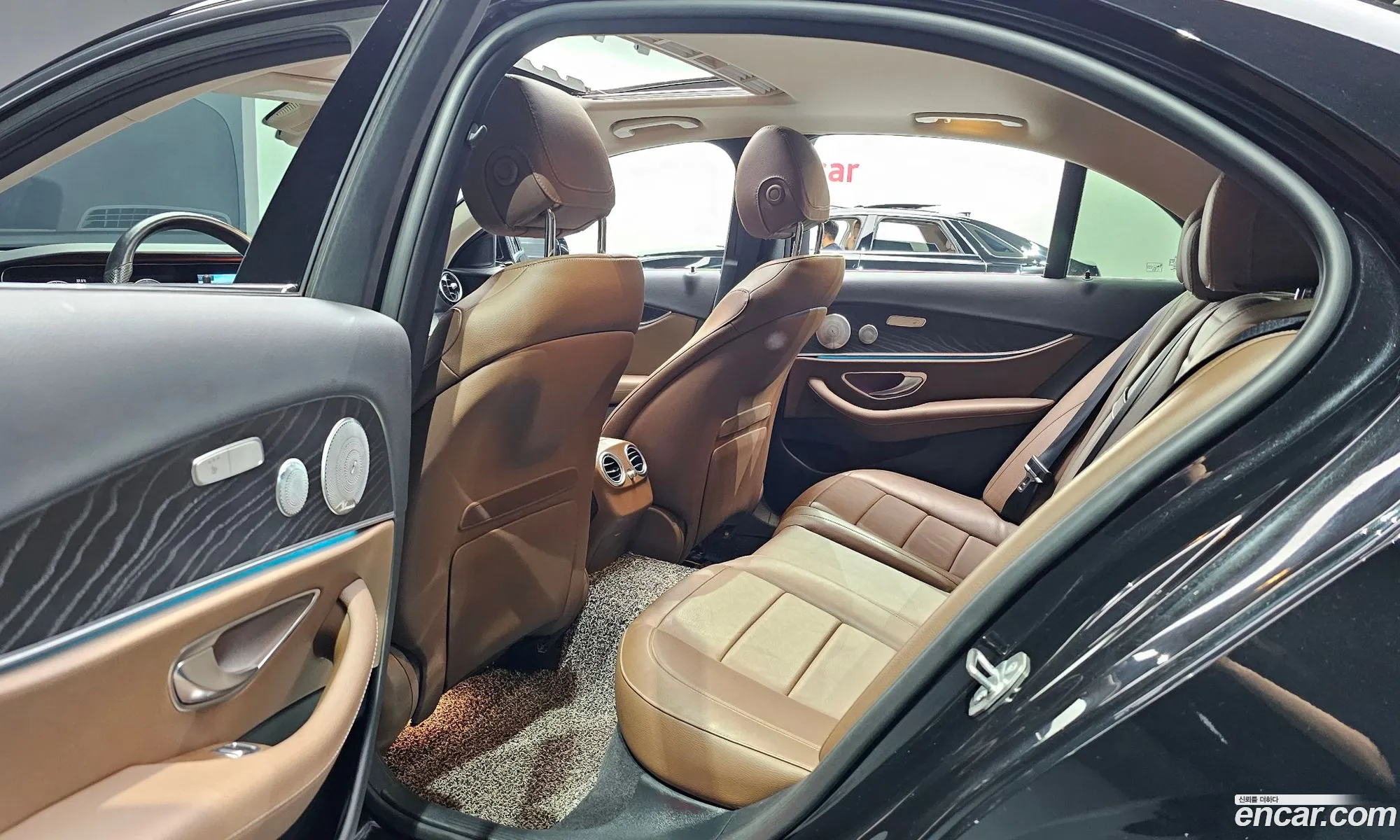 Mercedes-Benz E-Class W213 2018 WDDZF4JB1JA414547 — 3