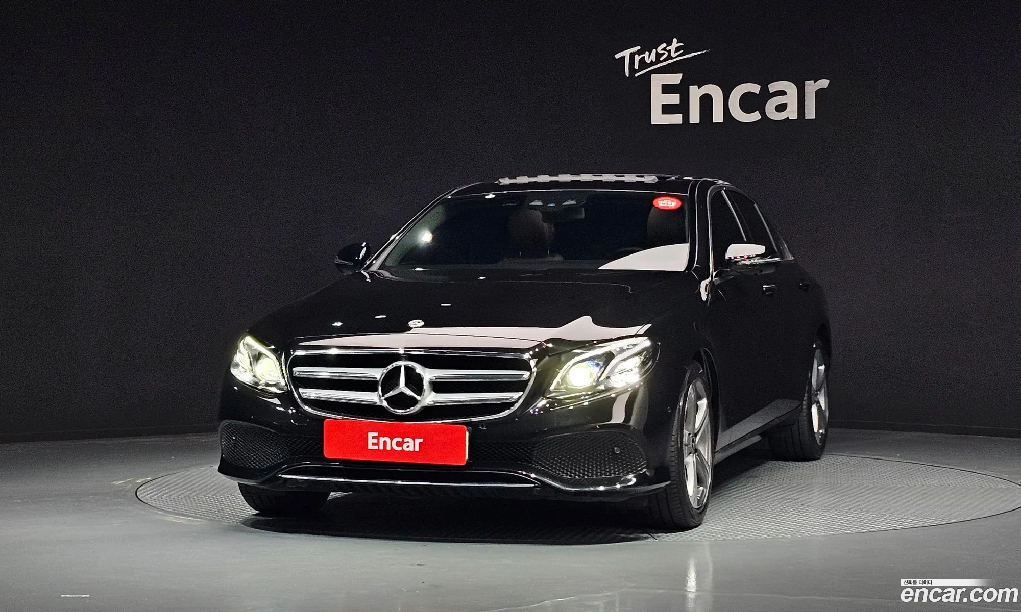 Mercedes-Benz E-Class W213 2018 WDDZF4JB1JA414547 — 28