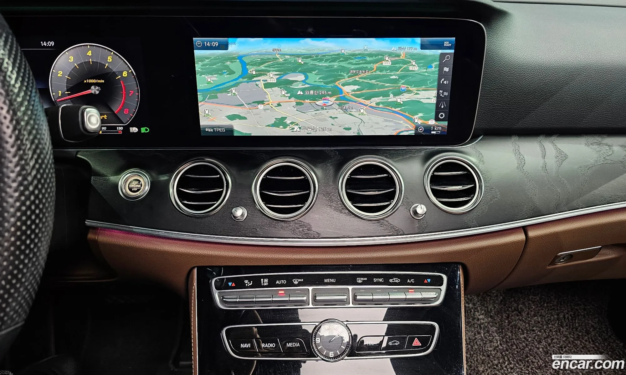 Mercedes-Benz E-Class W213 2018 WDDZF4JB1JA414547 — 14