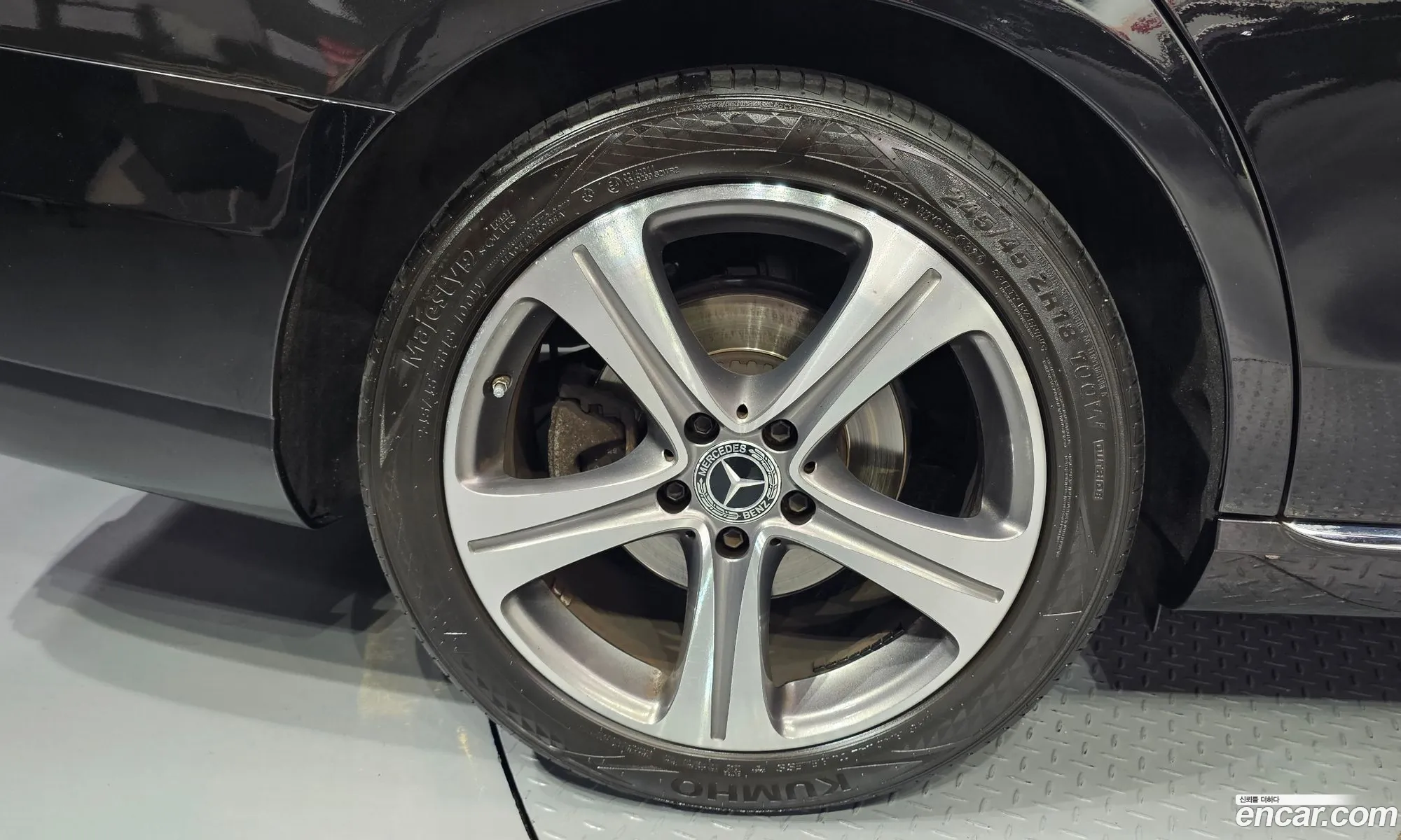 Mercedes-Benz E-Class W213 2018 WDDZF4JB1JA414547 — 16
