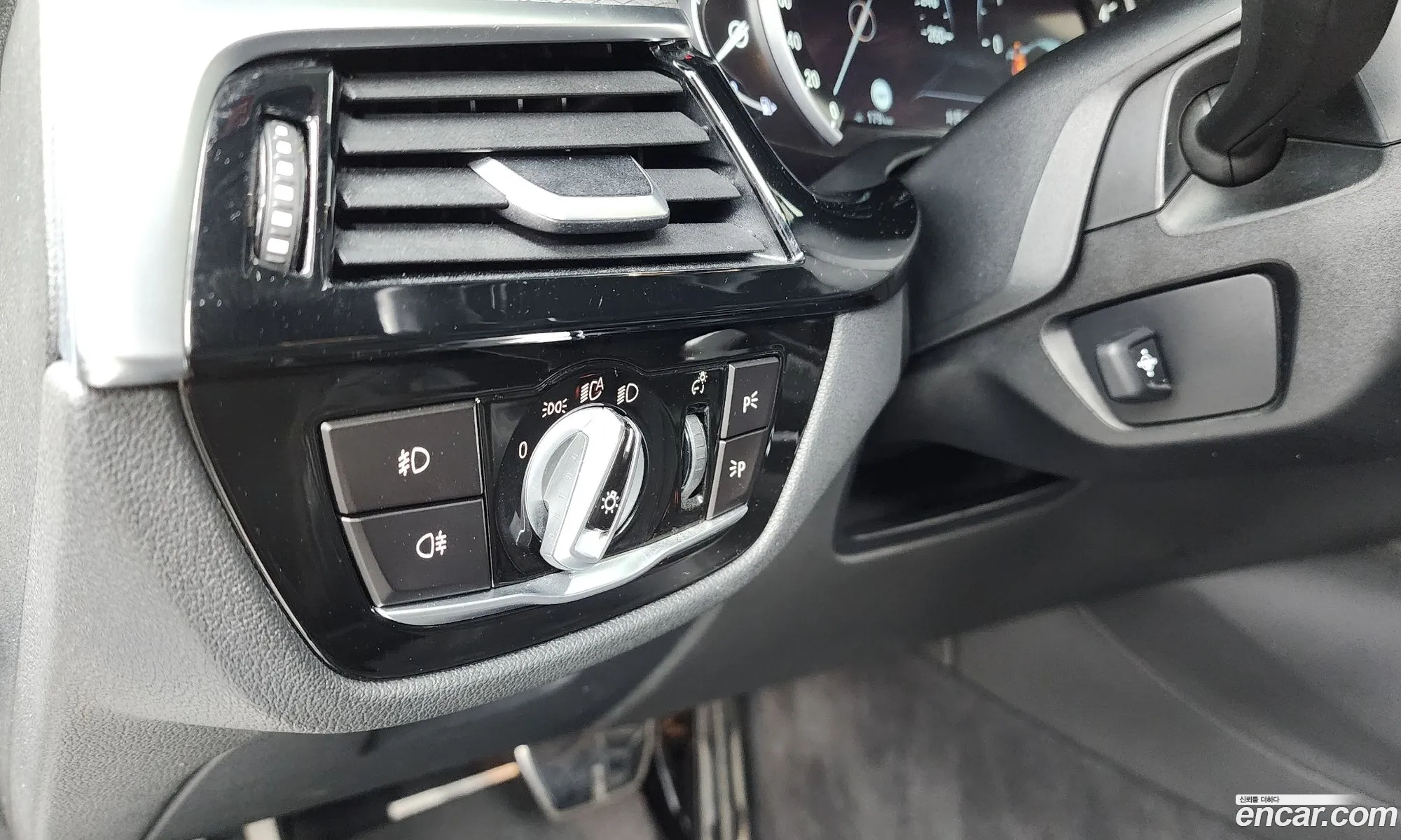 BMW 5 Series 2017 WBAJC3107JWB77705 — 24