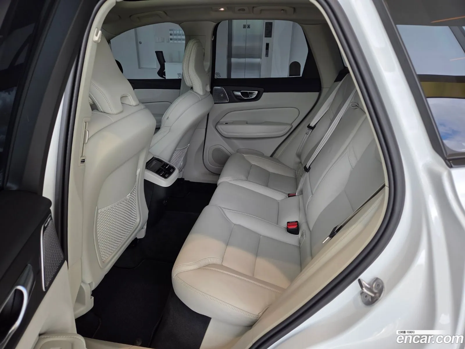 Volvo XC60 2025 — 16