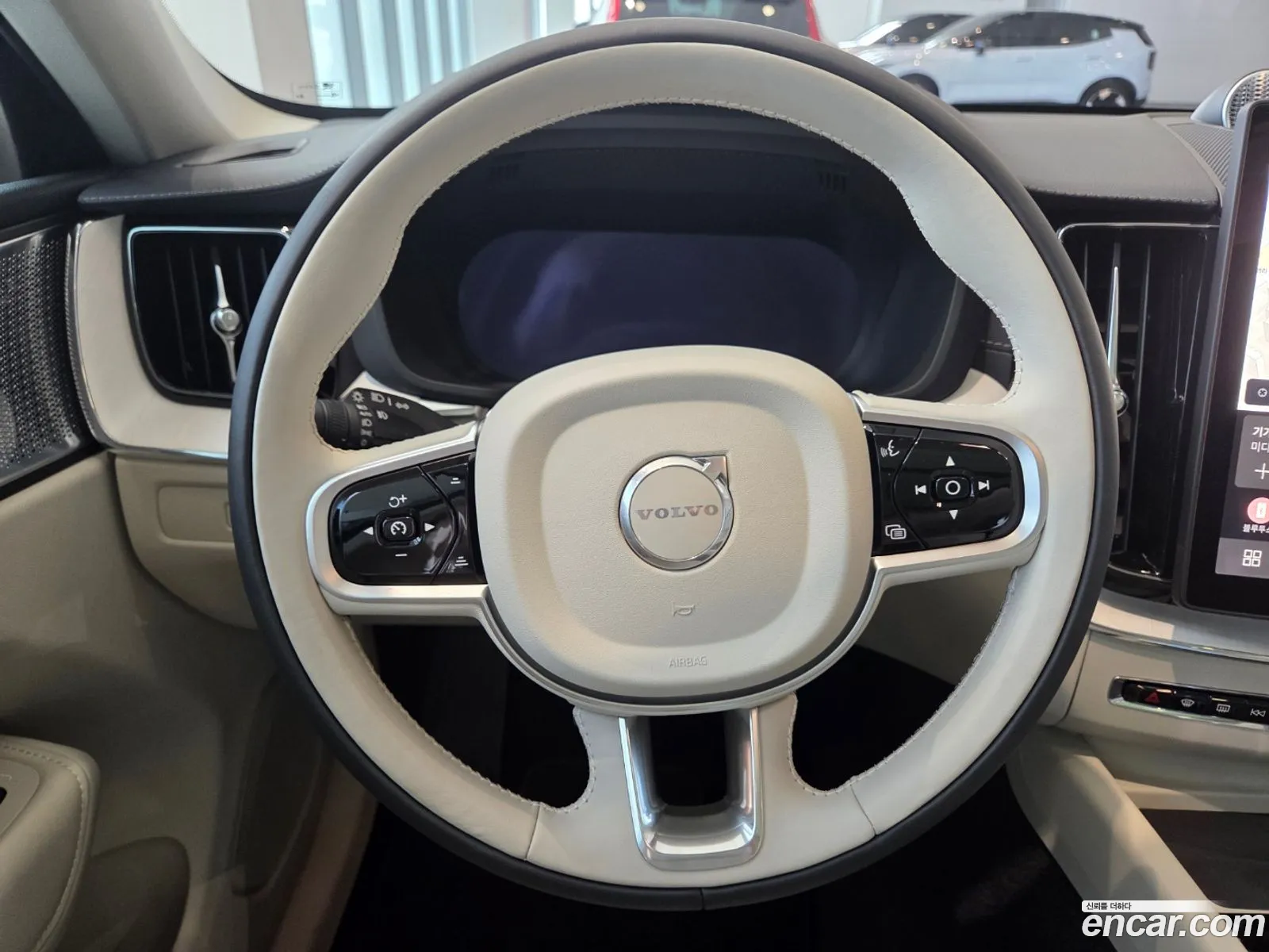 Volvo XC60 2025 — 17