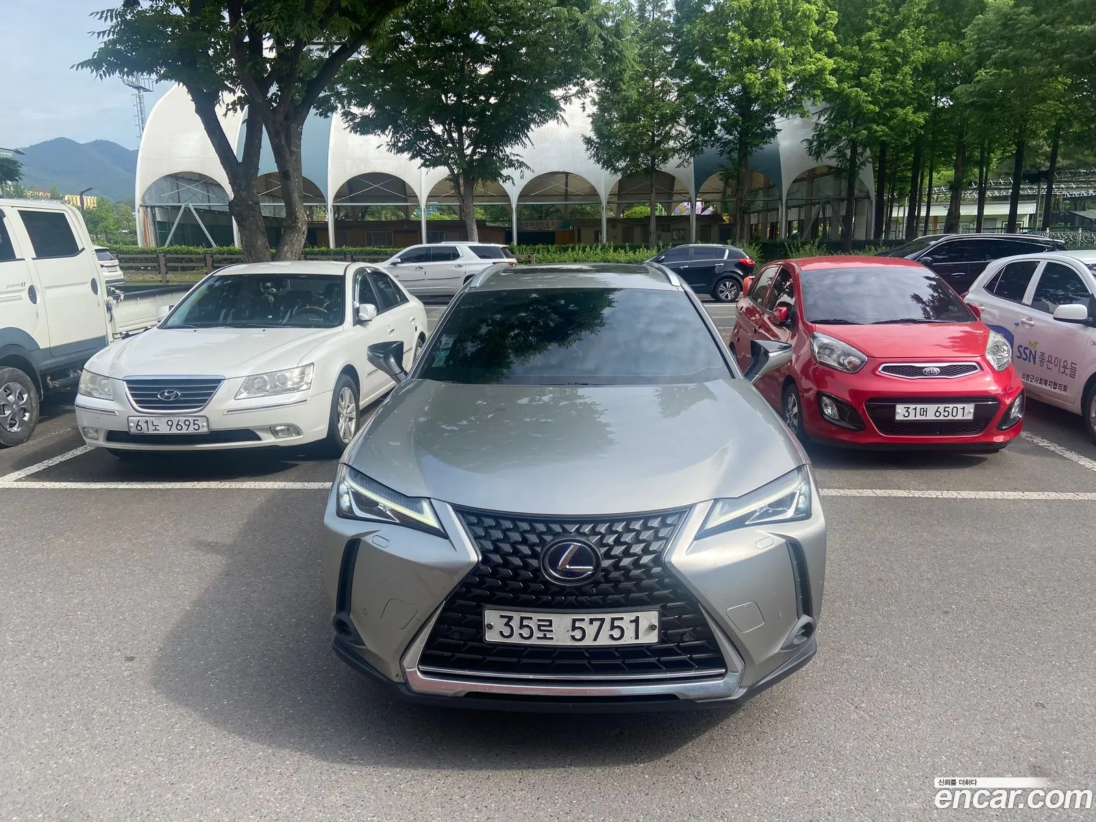 Lexus UX250h 2019 — 4