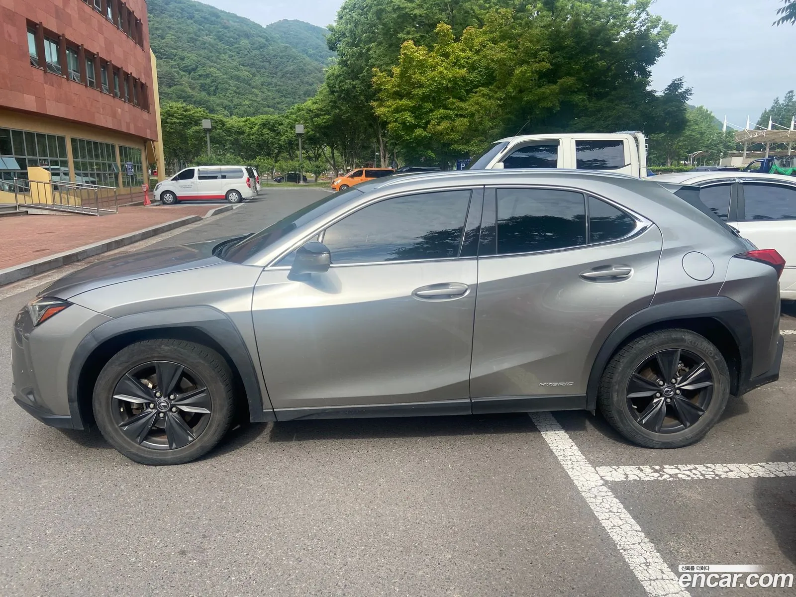 Lexus UX250h 2019 — 9