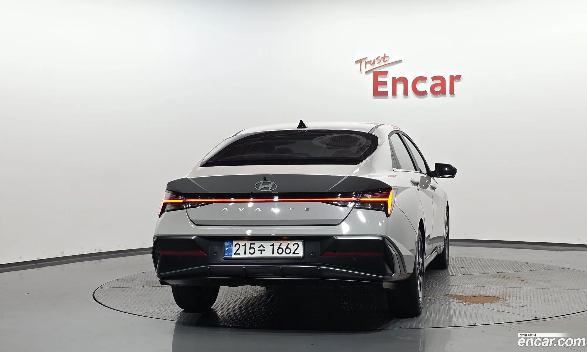 Hyundai Elantra 2024 — 3