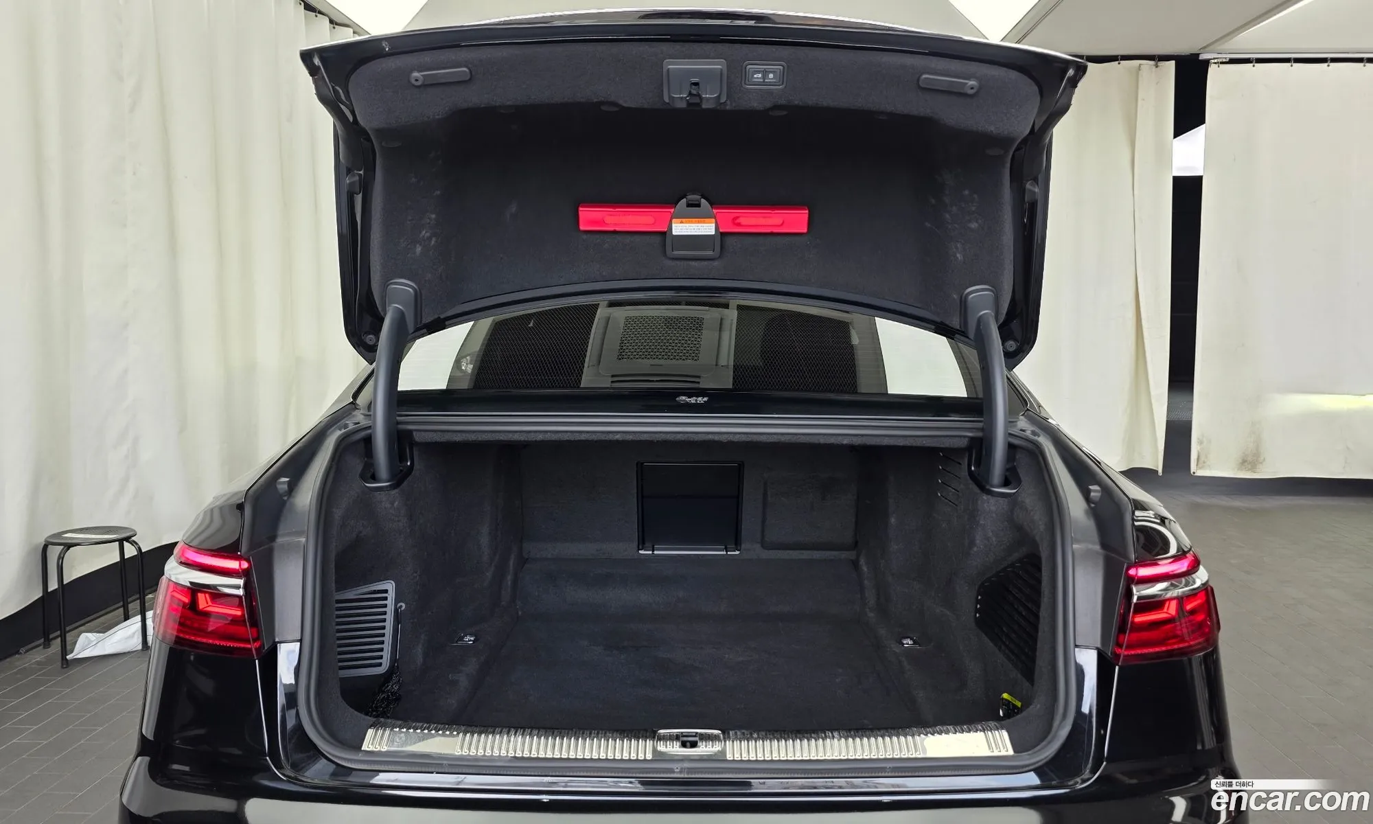 Audi A8 2021 WAUZZZF86MN032374 — 18