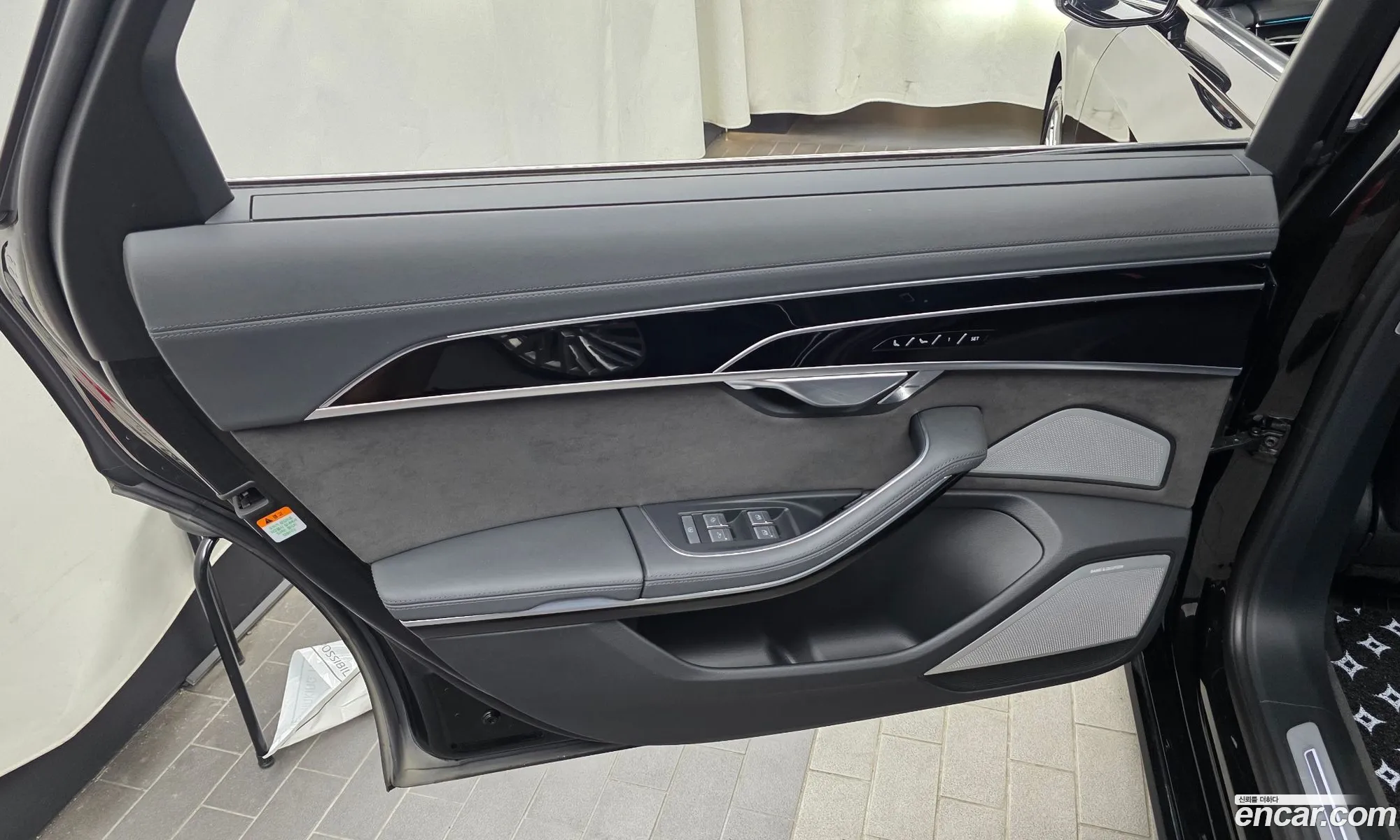 Audi A8 2021 WAUZZZF86MN032374 — 21