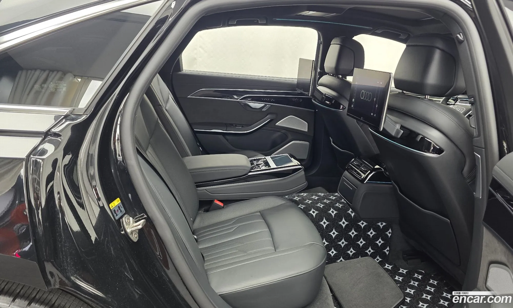 Audi A8 2021 WAUZZZF86MN032374 — 19
