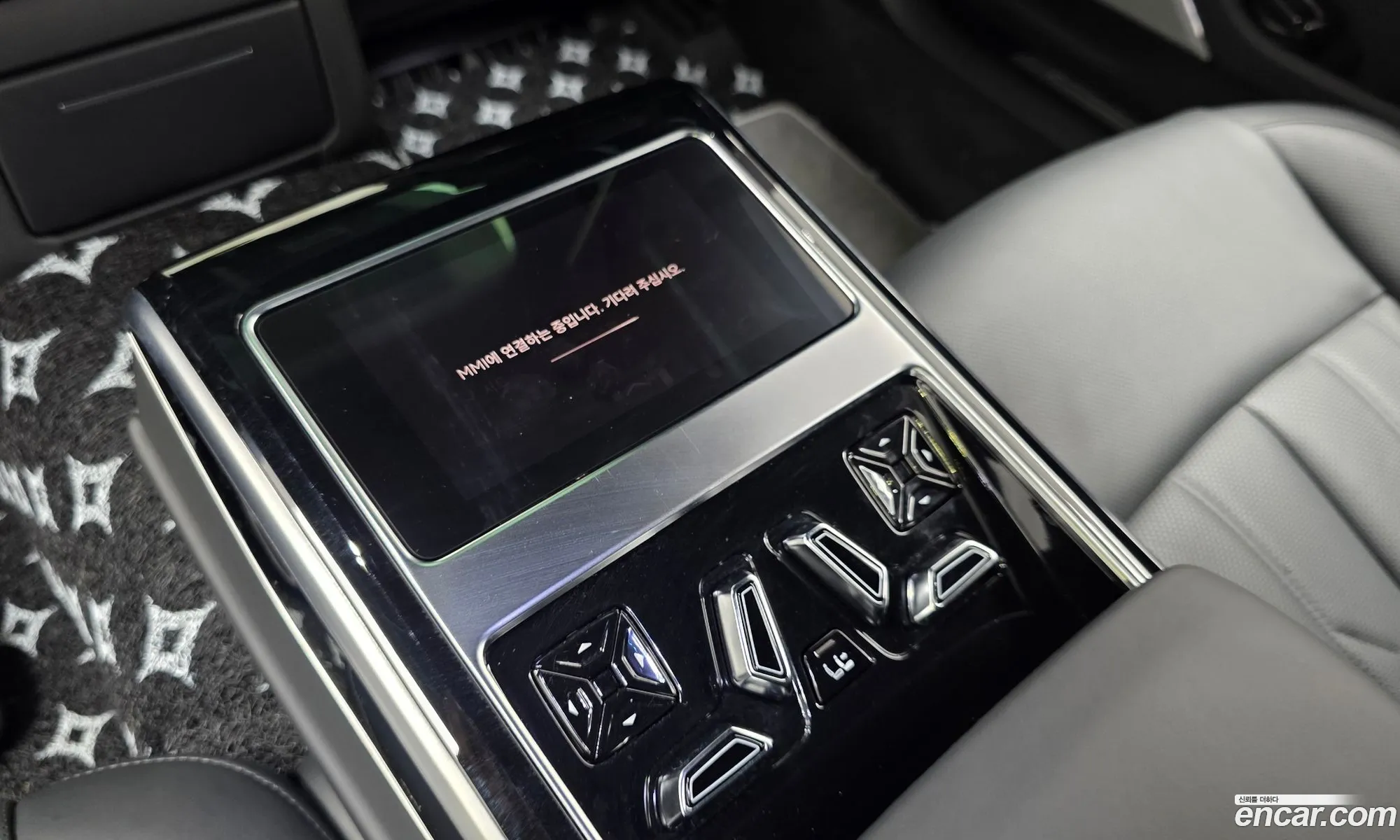 Audi A8 2021 WAUZZZF86MN032374 — 36