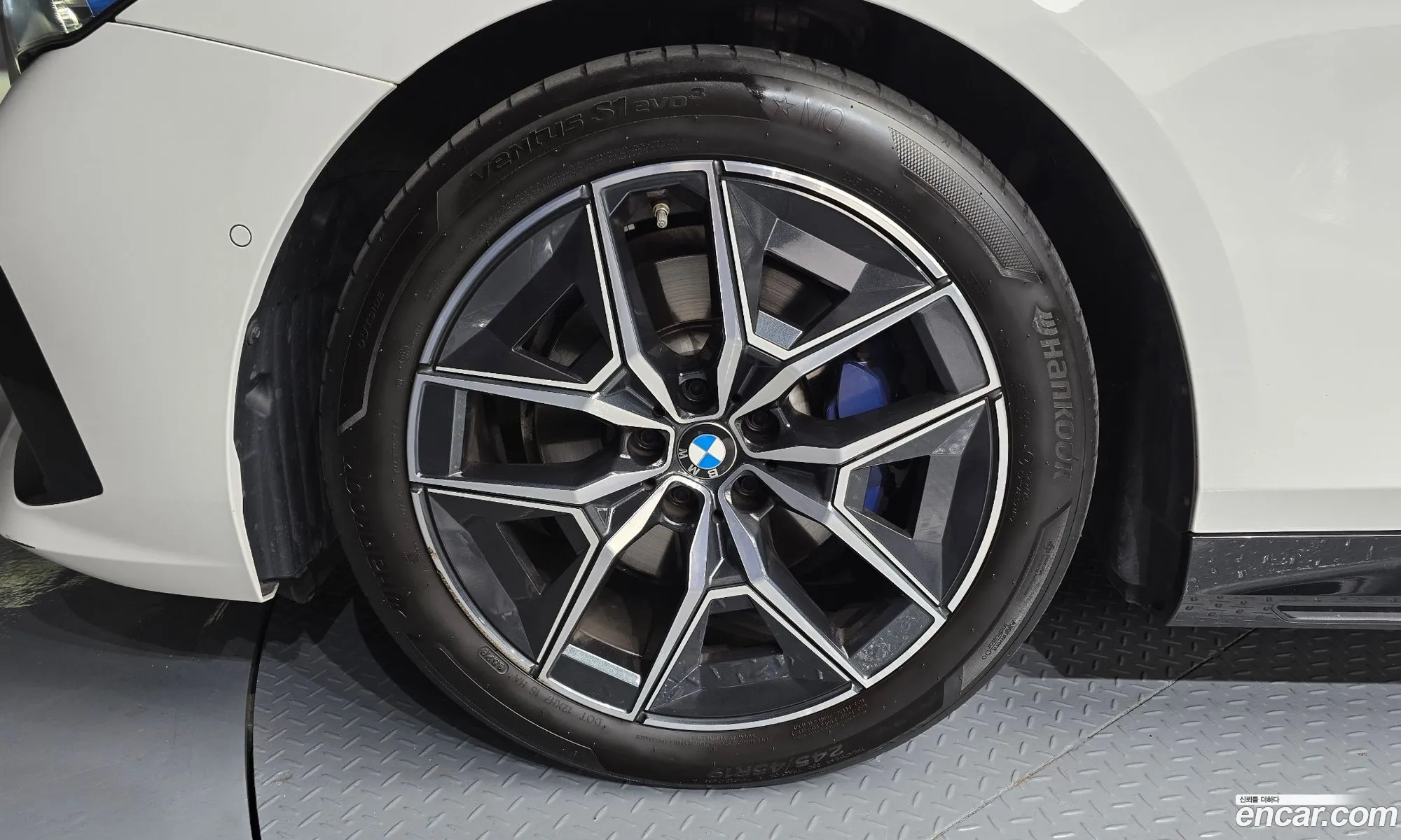 BMW 5 Series 2023 — 27