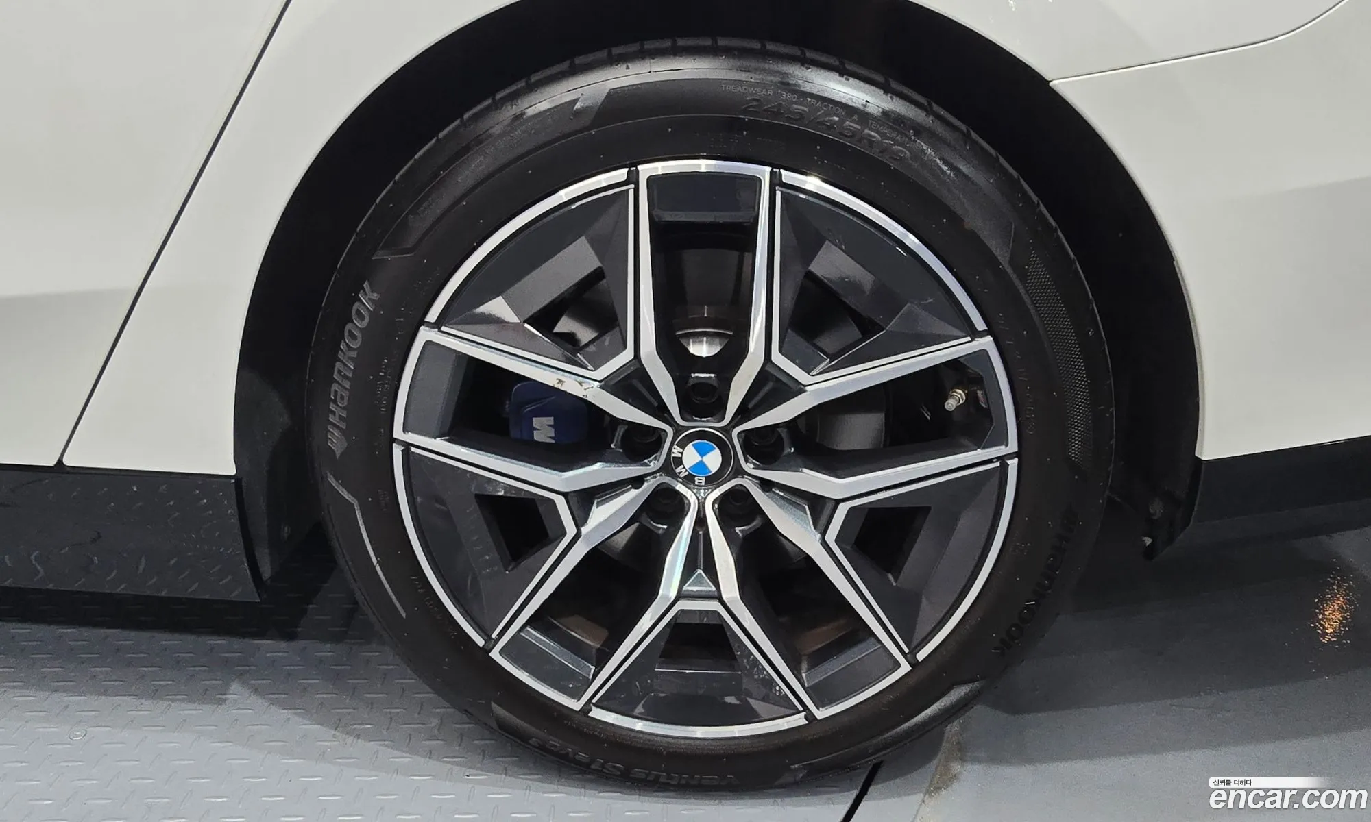 BMW 5 Series 2023 — 19