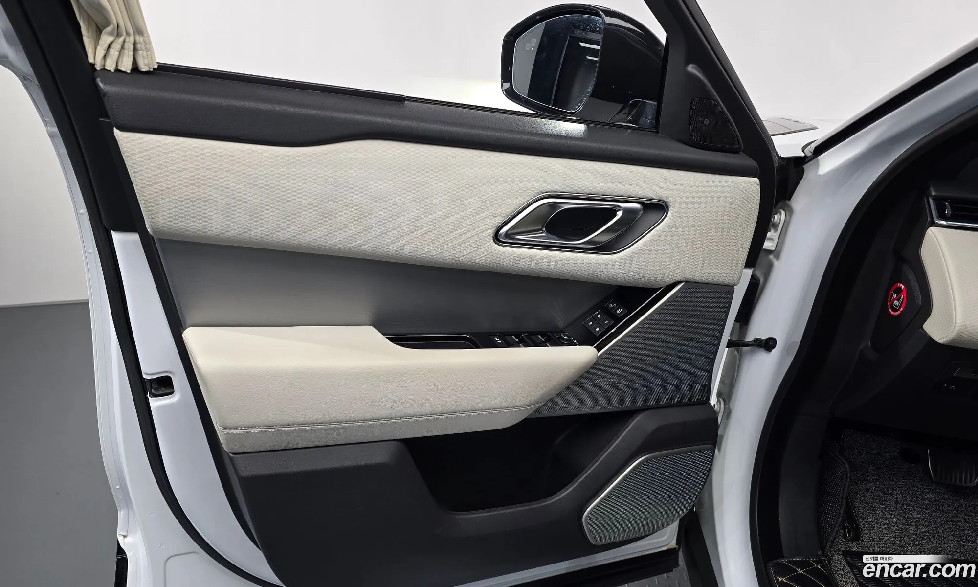 Land Rover Range Rover Velar 2019 — 25