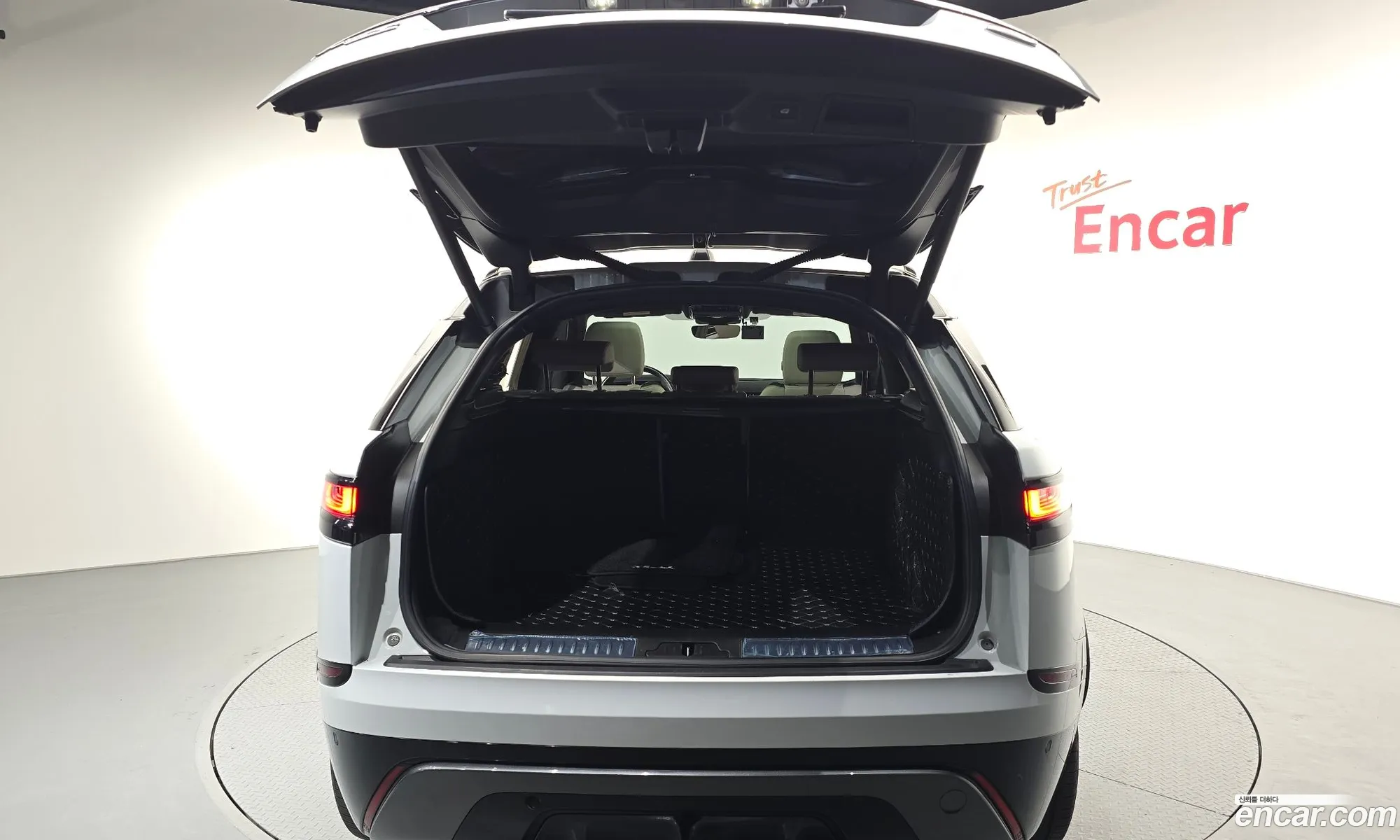 Land Rover Range Rover Velar 2019 — 33