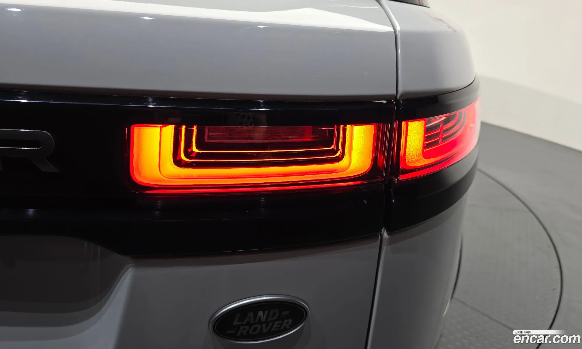 Land Rover Range Rover Velar 2019 — 23