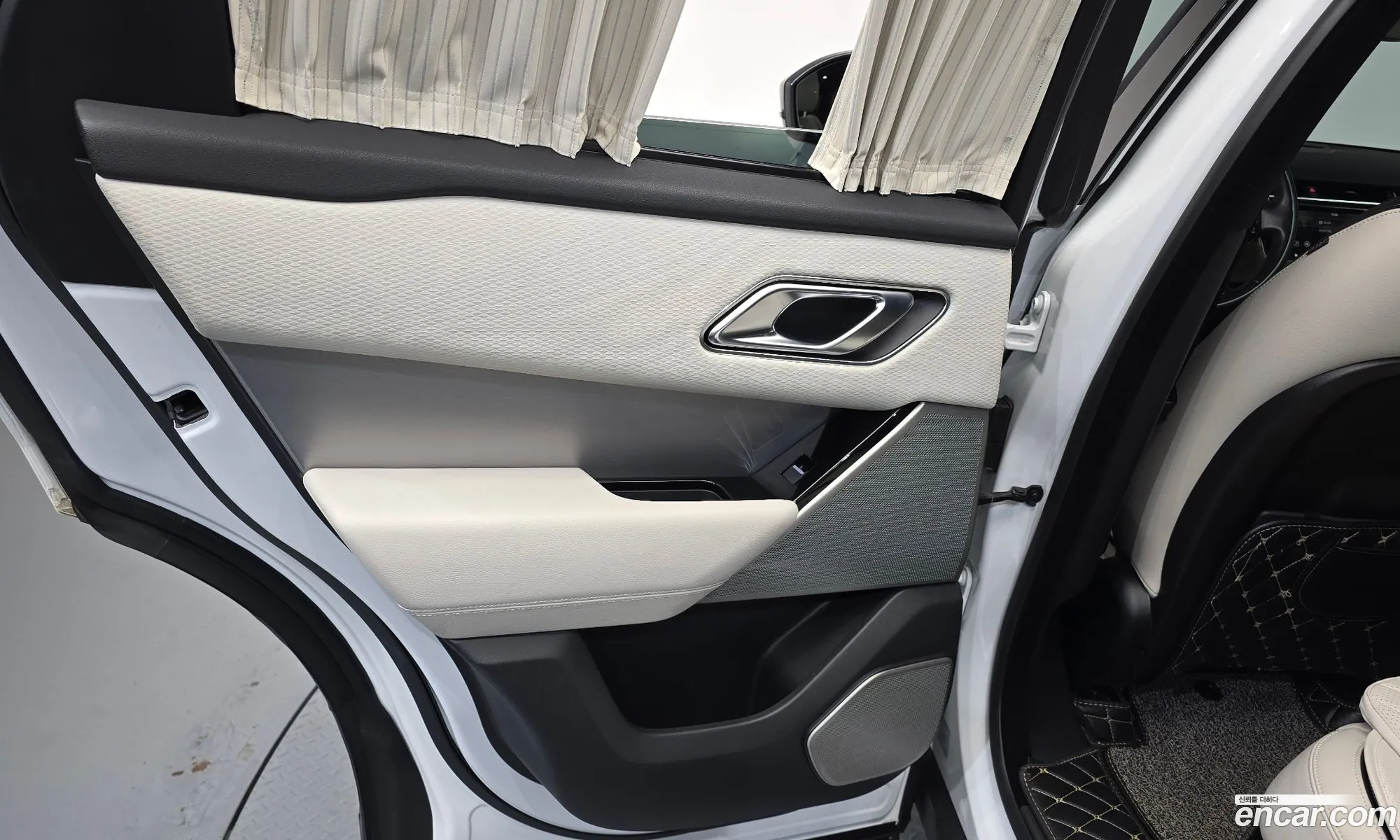 Land Rover Range Rover Velar 2019 — 14