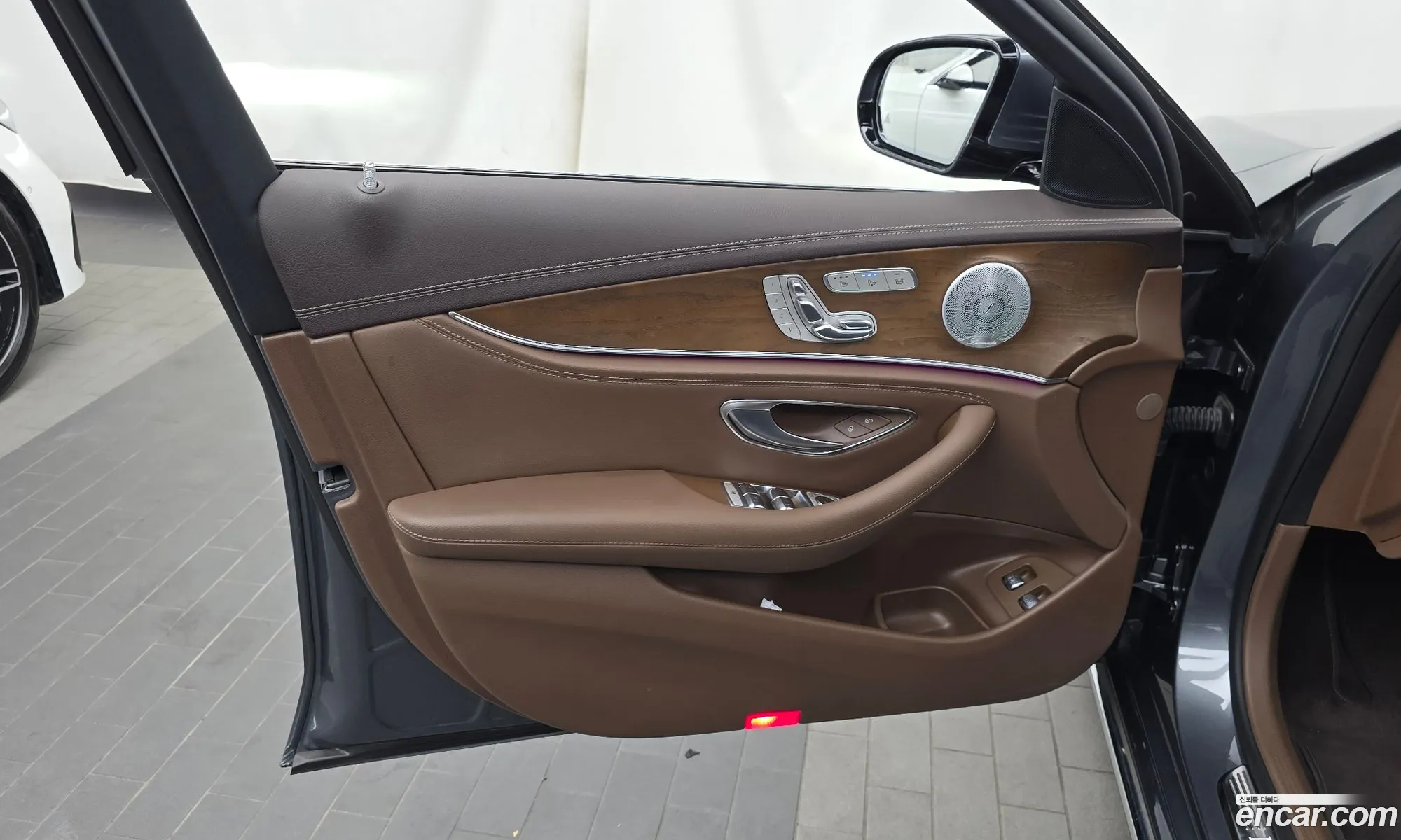 Mercedes-Benz E-Class W213 2019 WDDZF5DB8KA660224 — 30