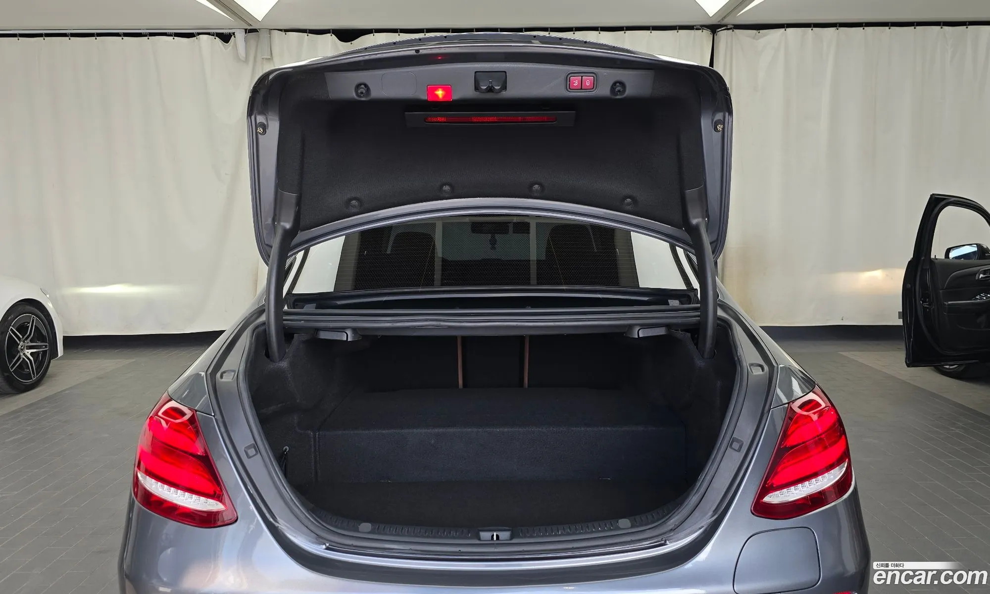 Mercedes-Benz E-Class W213 2019 WDDZF5DB8KA660224 — 21