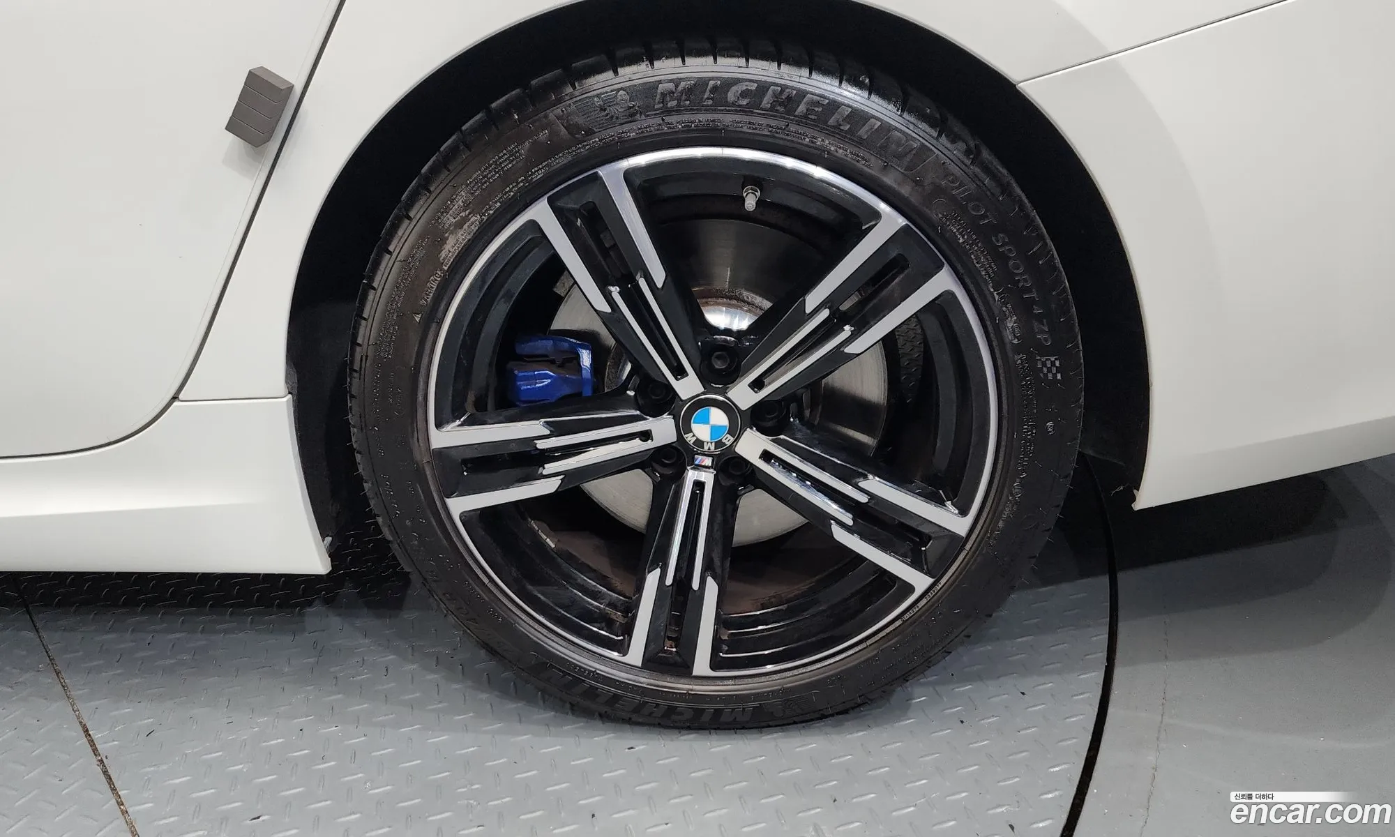 BMW 3 Series 2024 WBA61FS06RFS76522 — 32