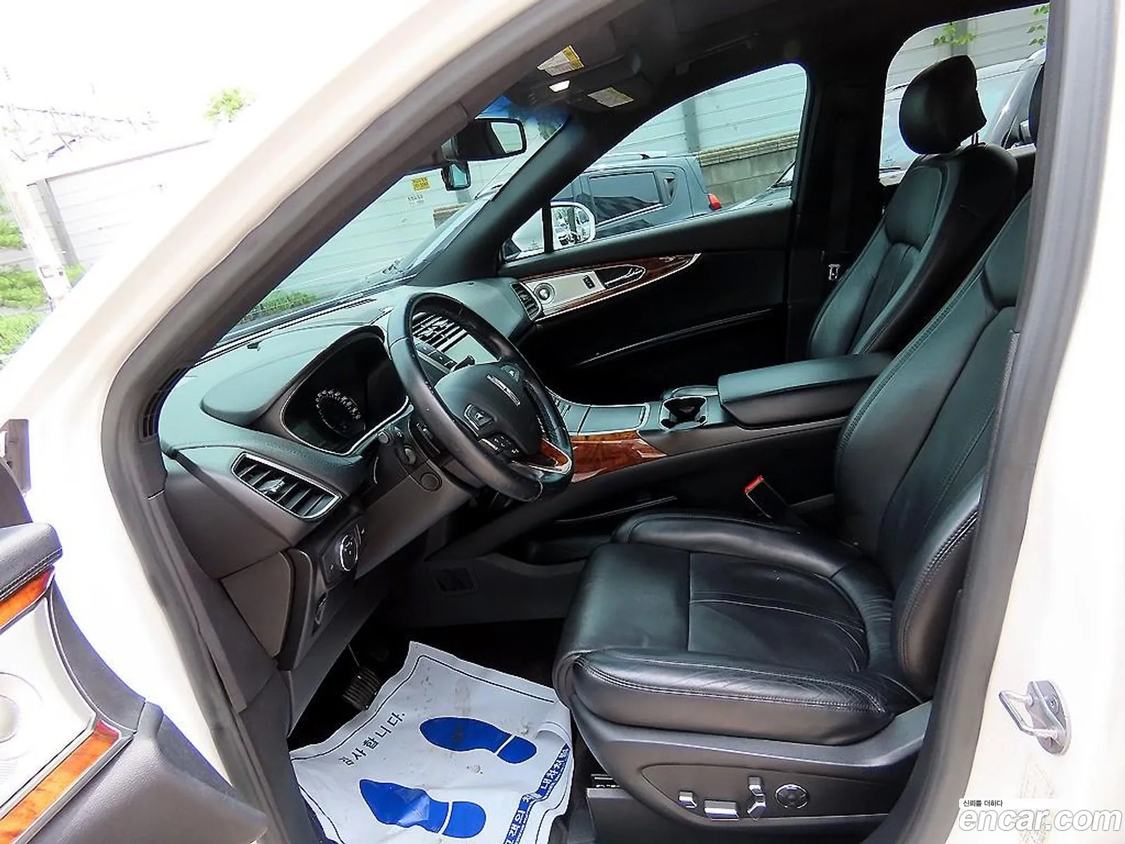 Lincoln MKX 2016 — 19